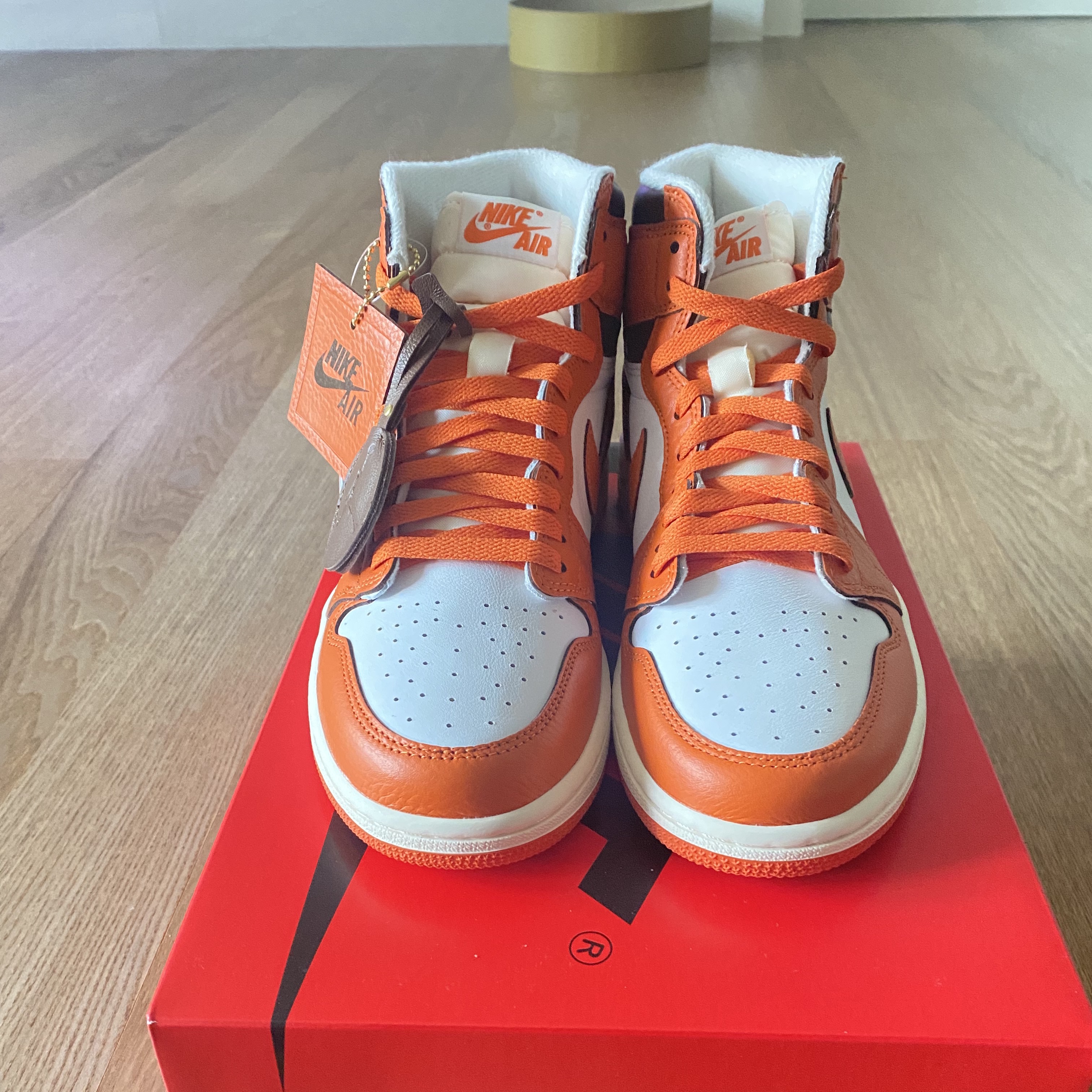(W) Jordan 1 Retro High OG Starfish 착용 스타일 - 2