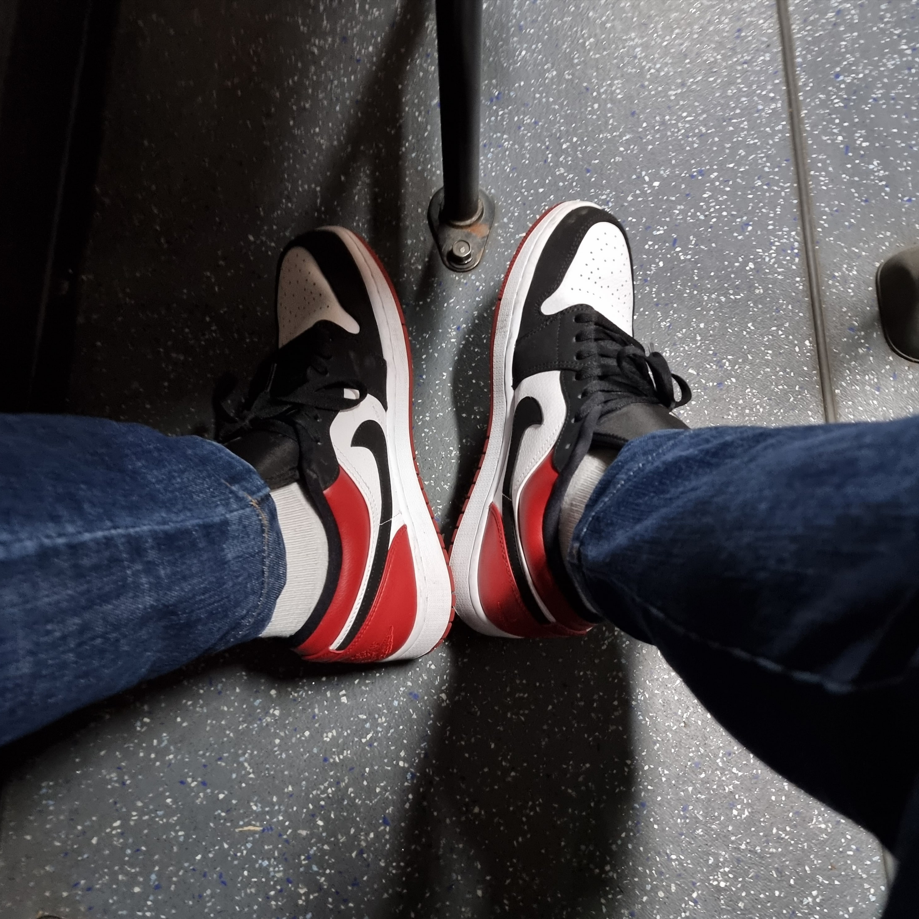 Jordan 1 Low Black Toe 착용 스타일