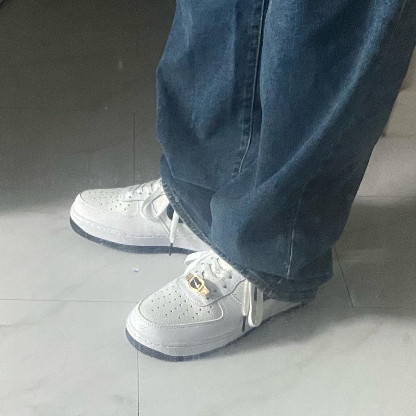 Nike Air Force 1 '07 LV8 EMB World Champions White Black 착용 스타일 - 2