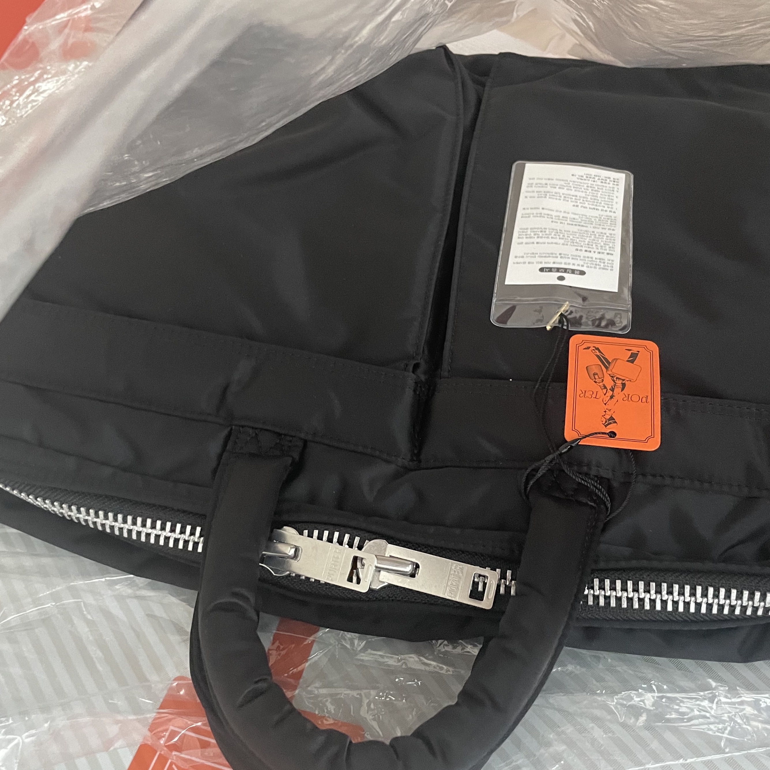 Porter Tanker 2Way Briefcase Black 착용 스타일