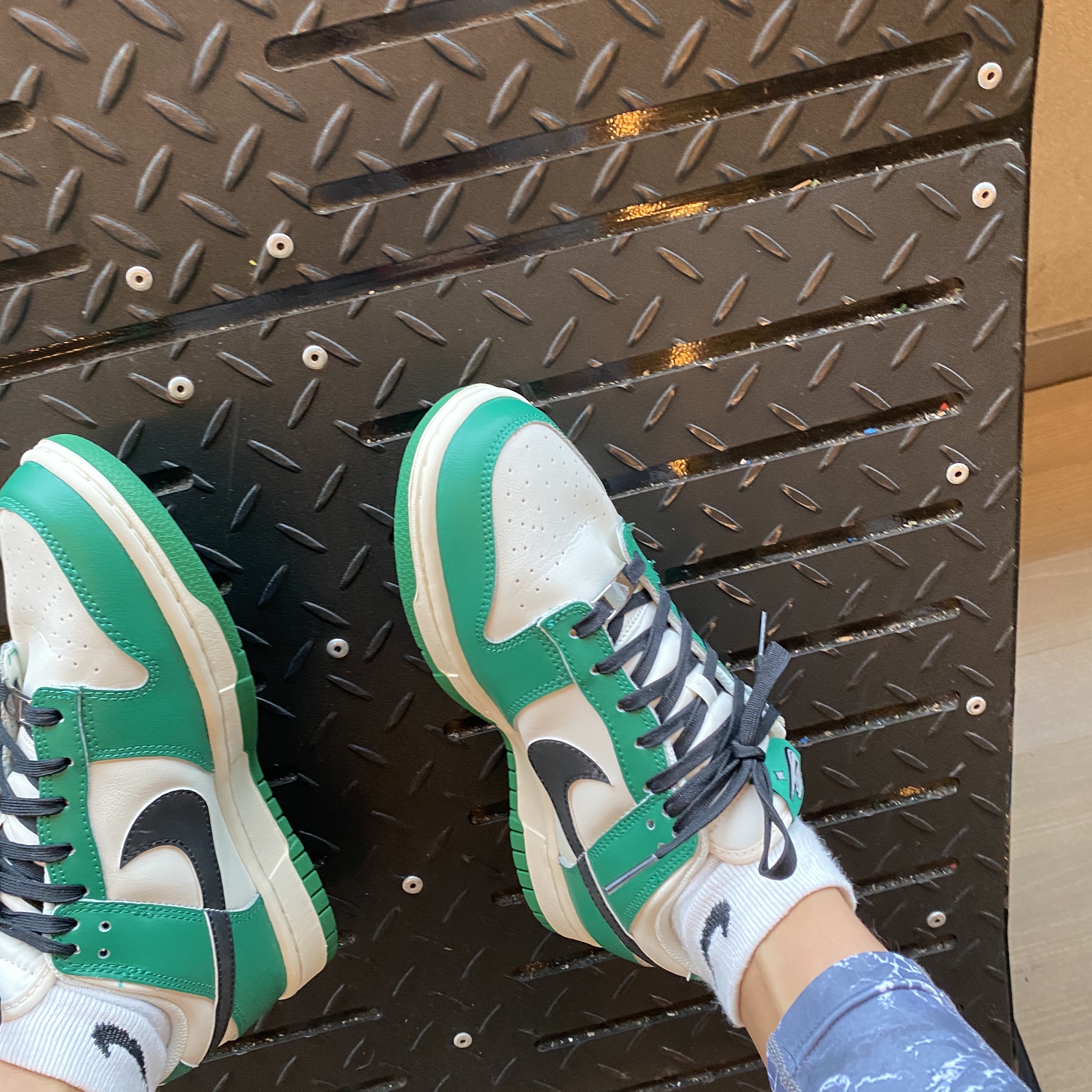 Nike Dunk Low Retro SE Jackpot Malachite 착용 스타일 - 2