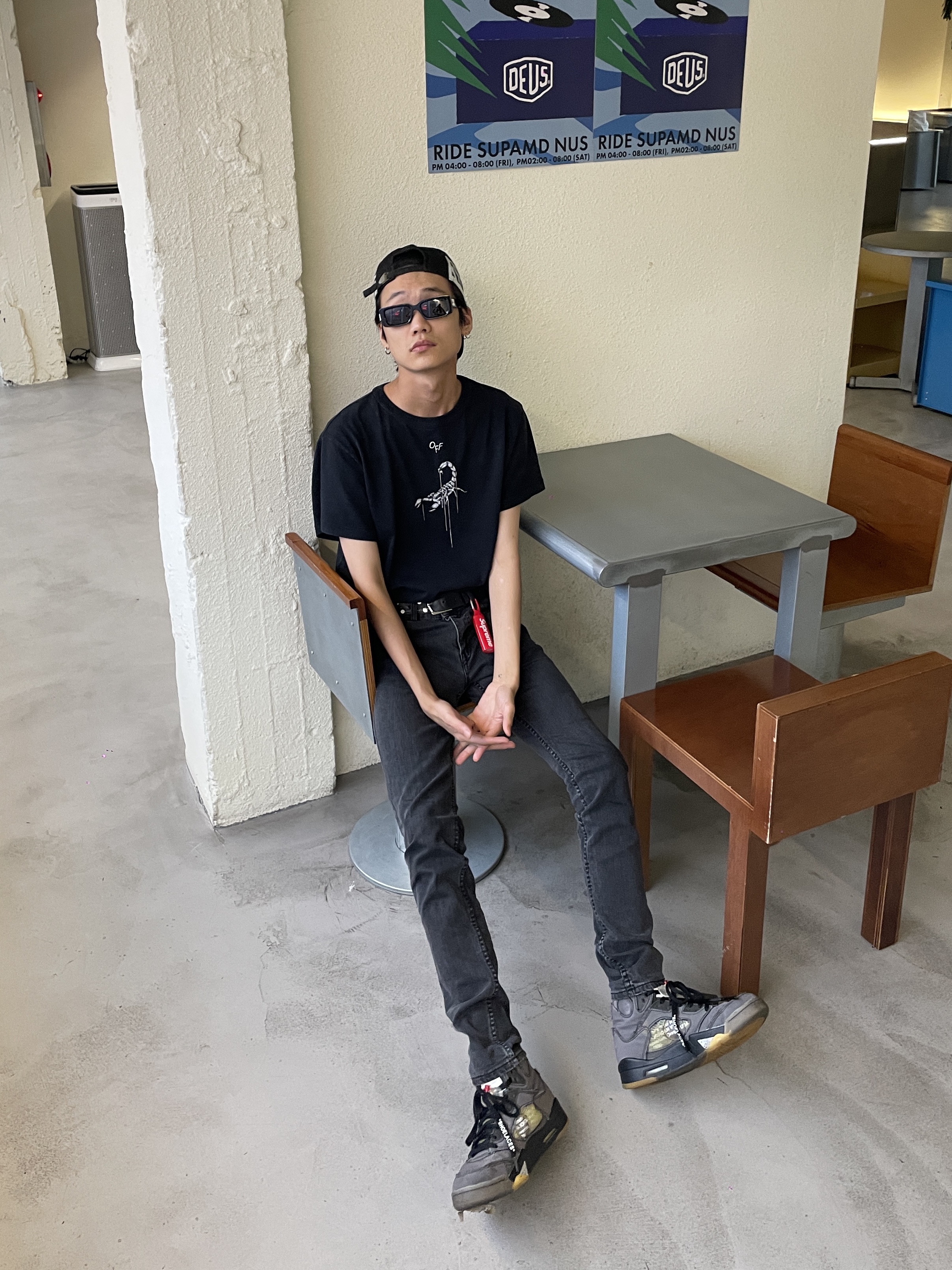 Jordan 5 x Off-White Retro SP Black Muslin, Supreme Lighter Case Carabiner Red - 22SS 착용 스타일