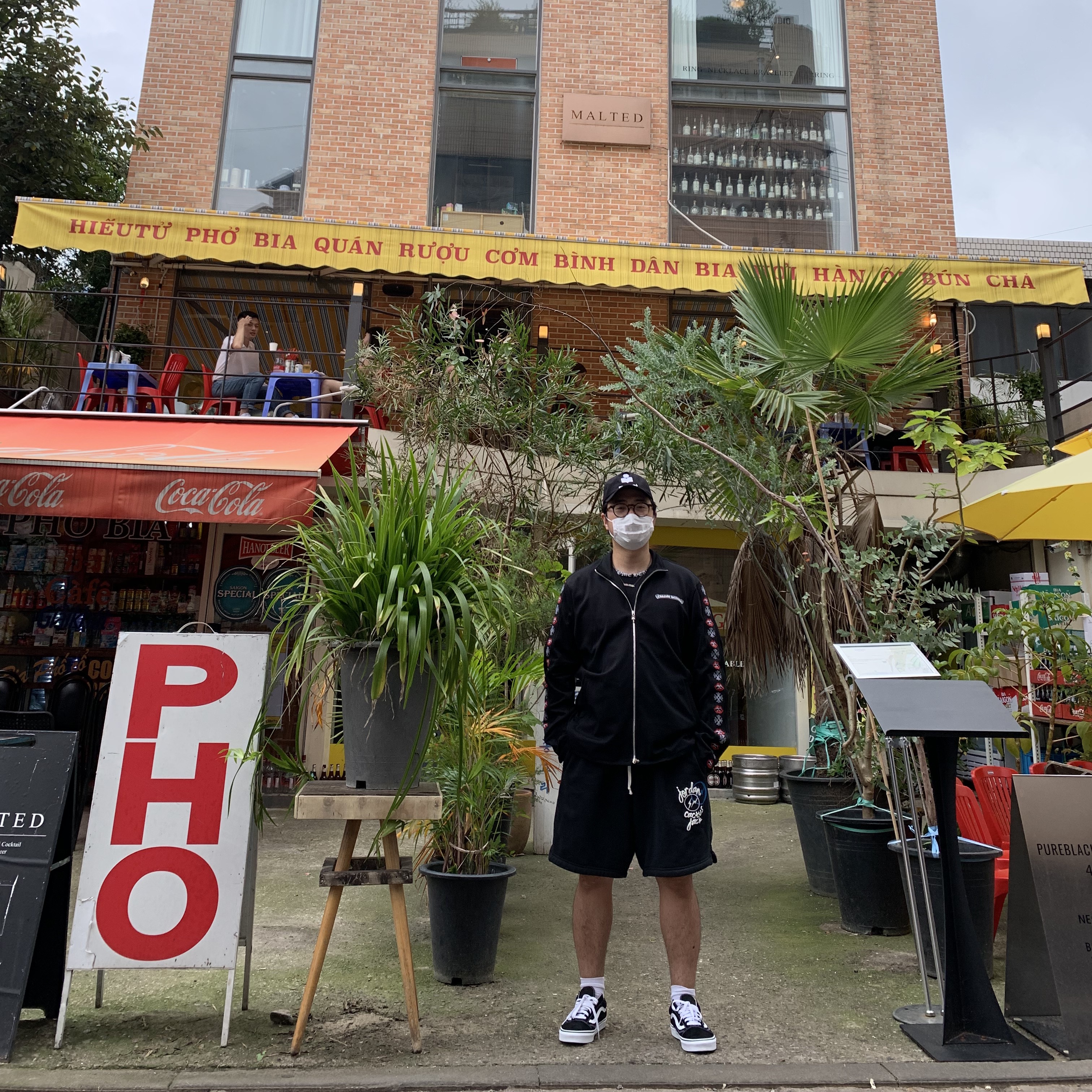 (W) Isabel Marant Tyrony Cap Black Ecru, Jordan x Travis Scott x Fragment Shorts Black (DJ0617-010) 착용 스타일