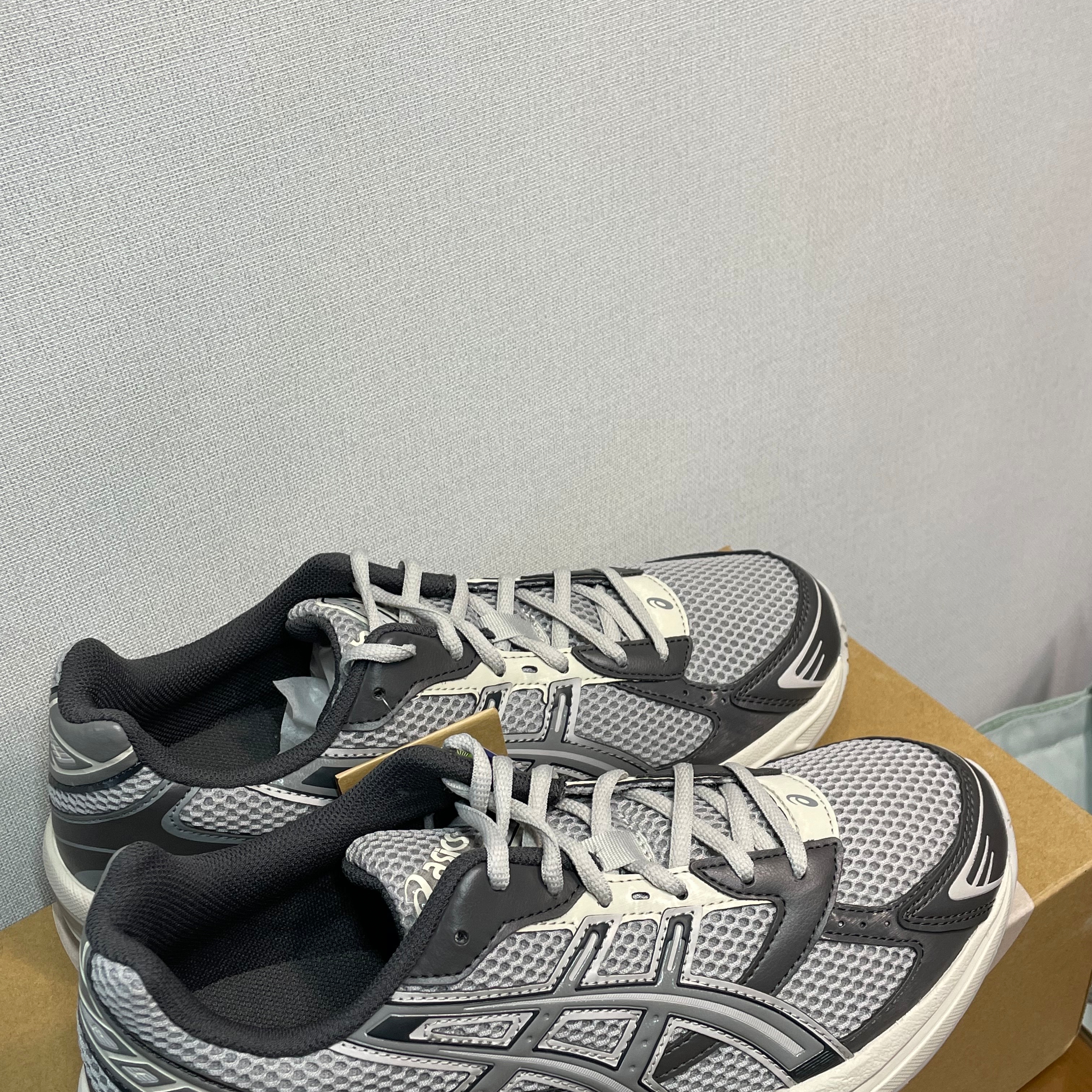 Asics Gel-1130 Oyster Grey Clay Grey 착용 스타일 - 2