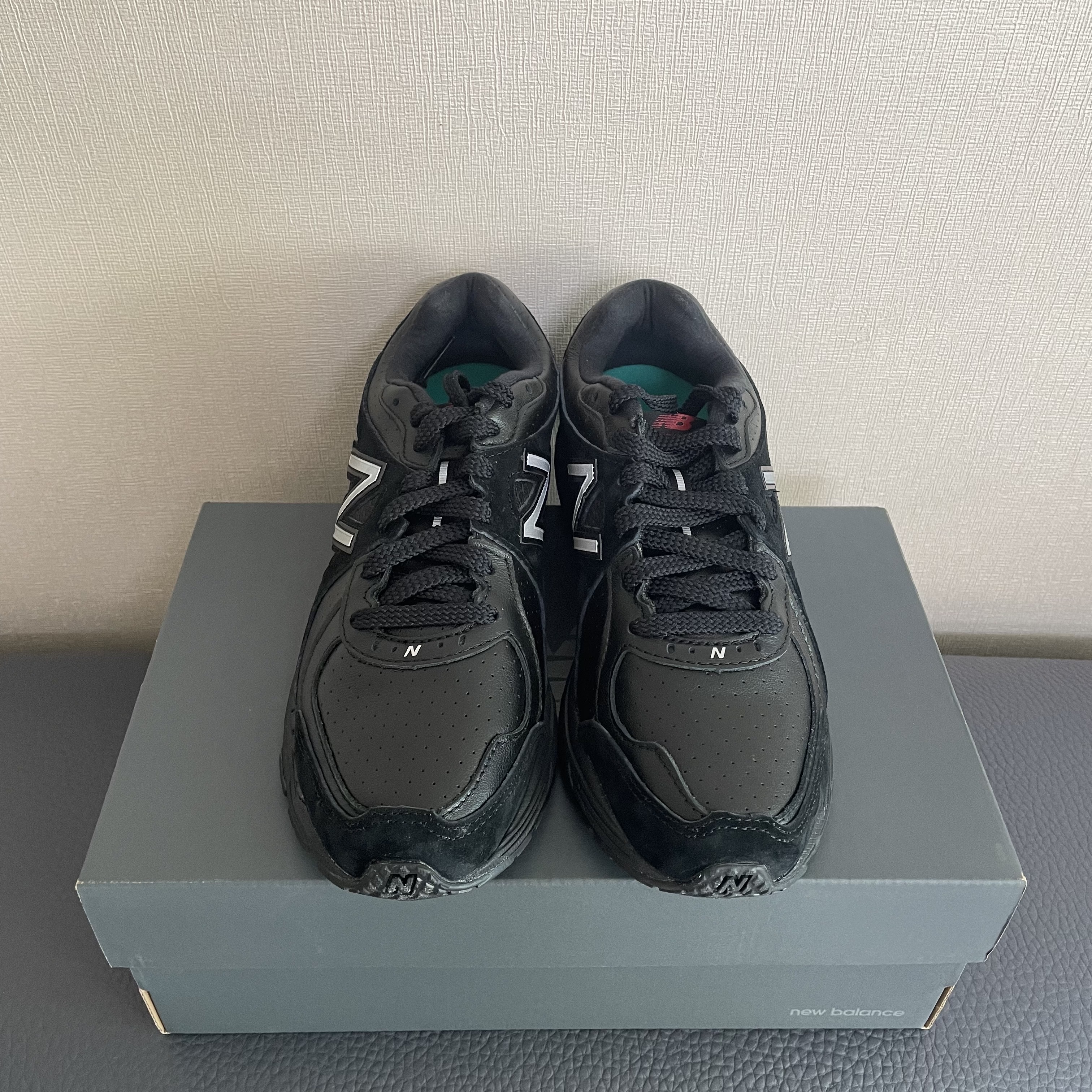 New Balance x Thisisneverthat 860v2 Black 착용 스타일 - 2