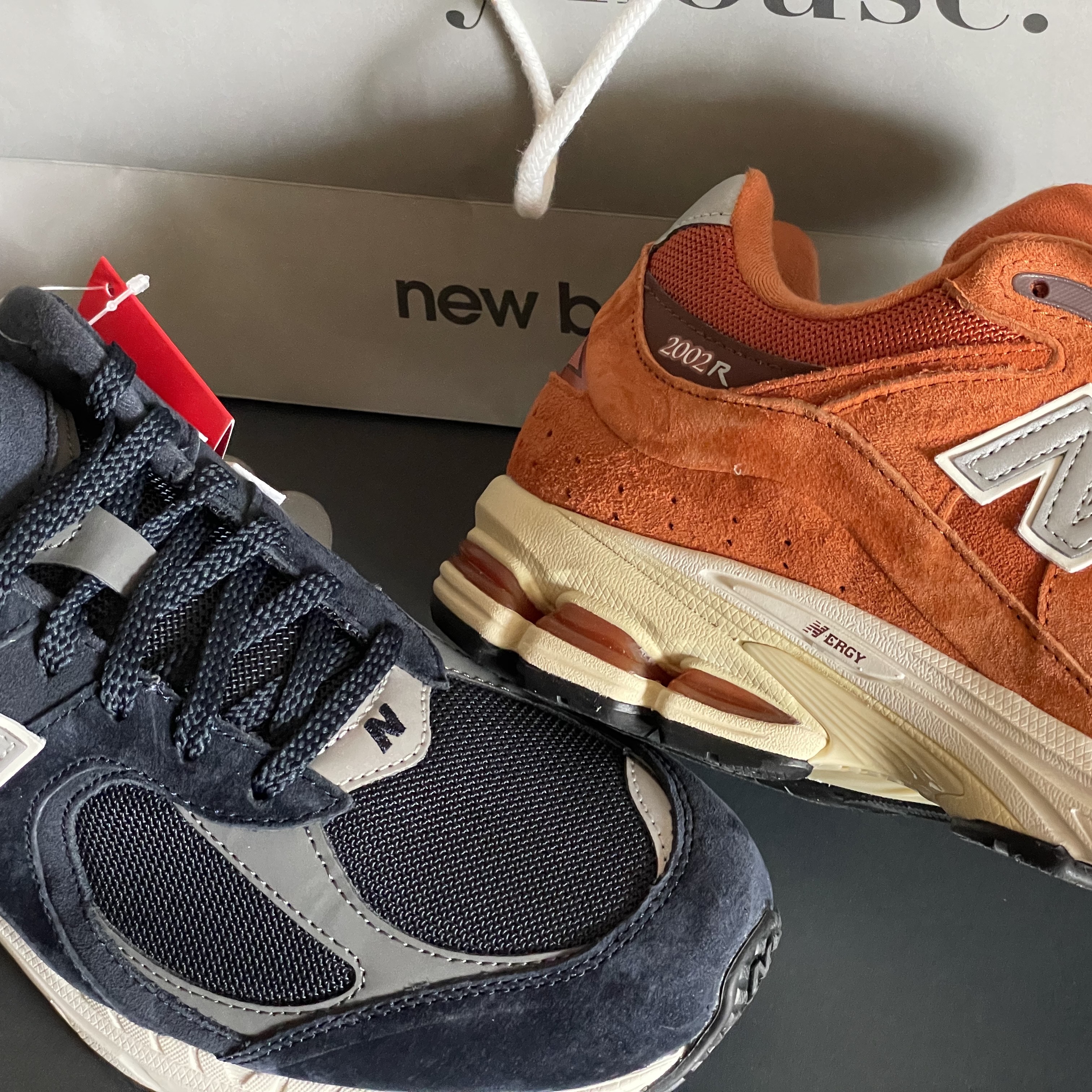 New Balance 2002R Rust Oxide, New Balance 2002R Eclipse Castlerock 착용 스타일
