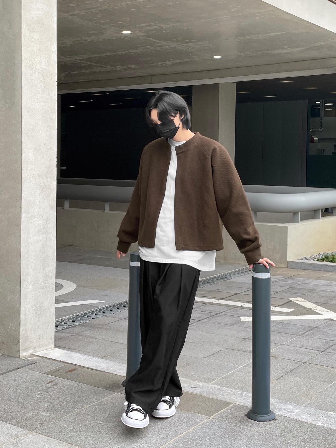 Maison Mihara Yasuhiro Peterson OG Sole Canvas Low Sneakers Black 착용 스타일 - 4