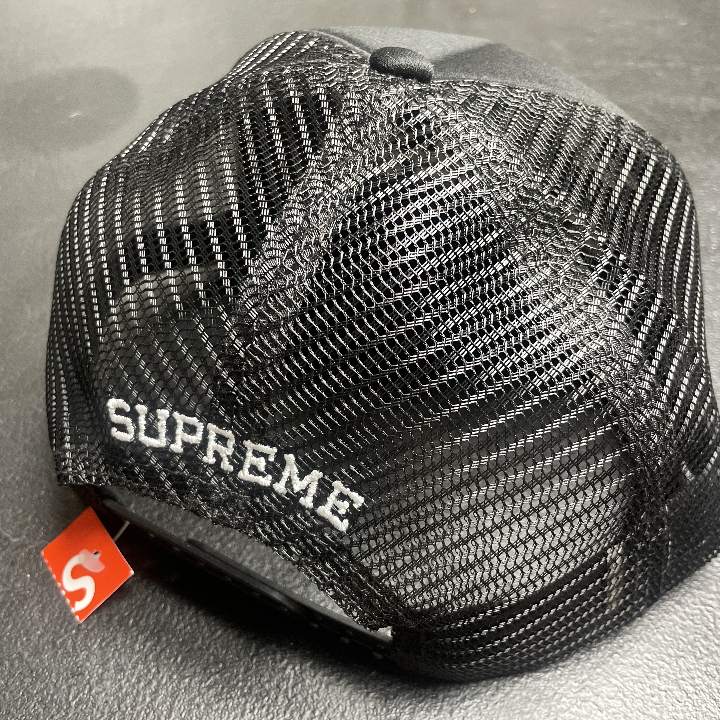 Supreme Transport Mesh Back 5-Panel Black - 22FW 착용 스타일 - 3