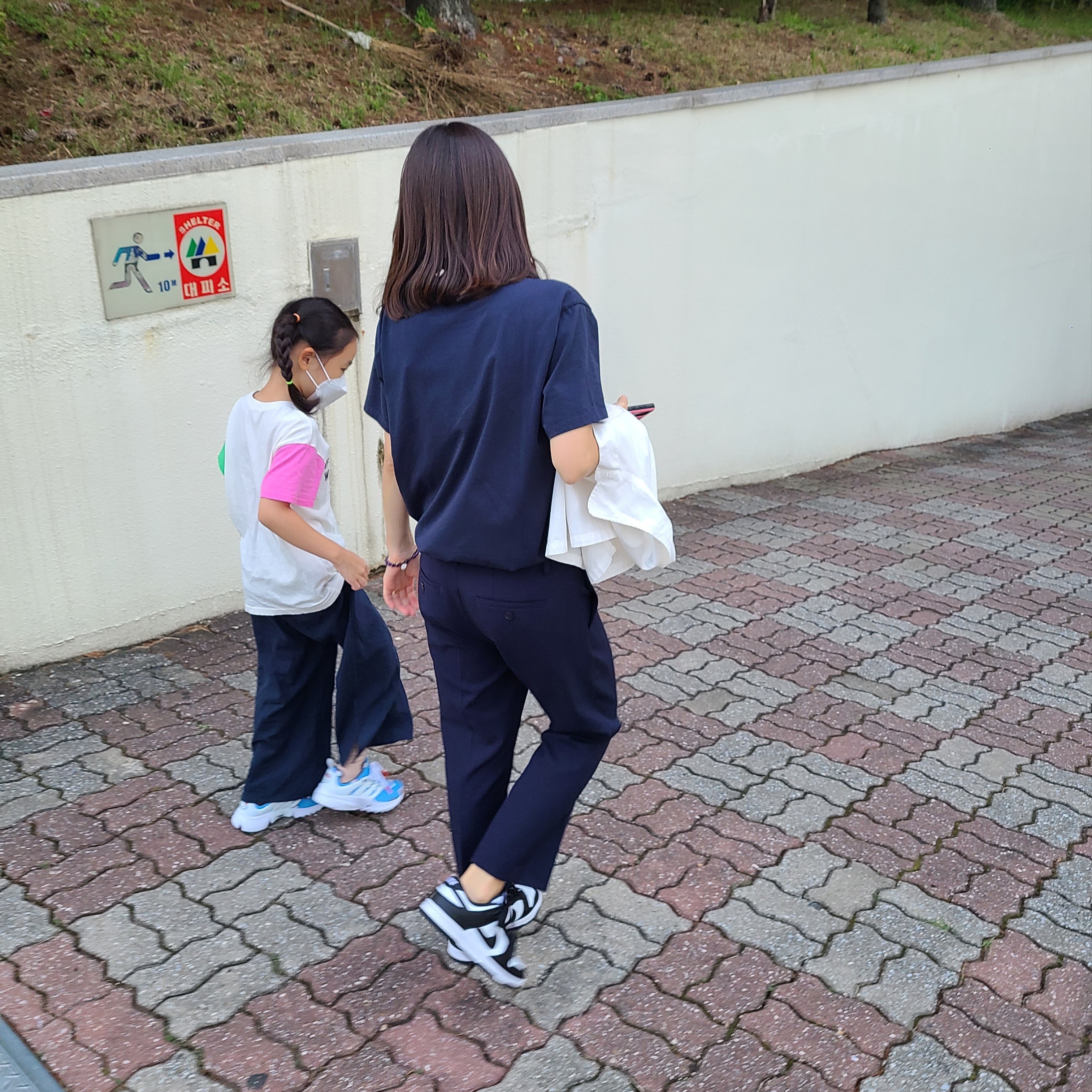 (PS) Nike x Hello Kitty Air Presto University Blue, (W) Nike Dunk Low Black 착용 스타일