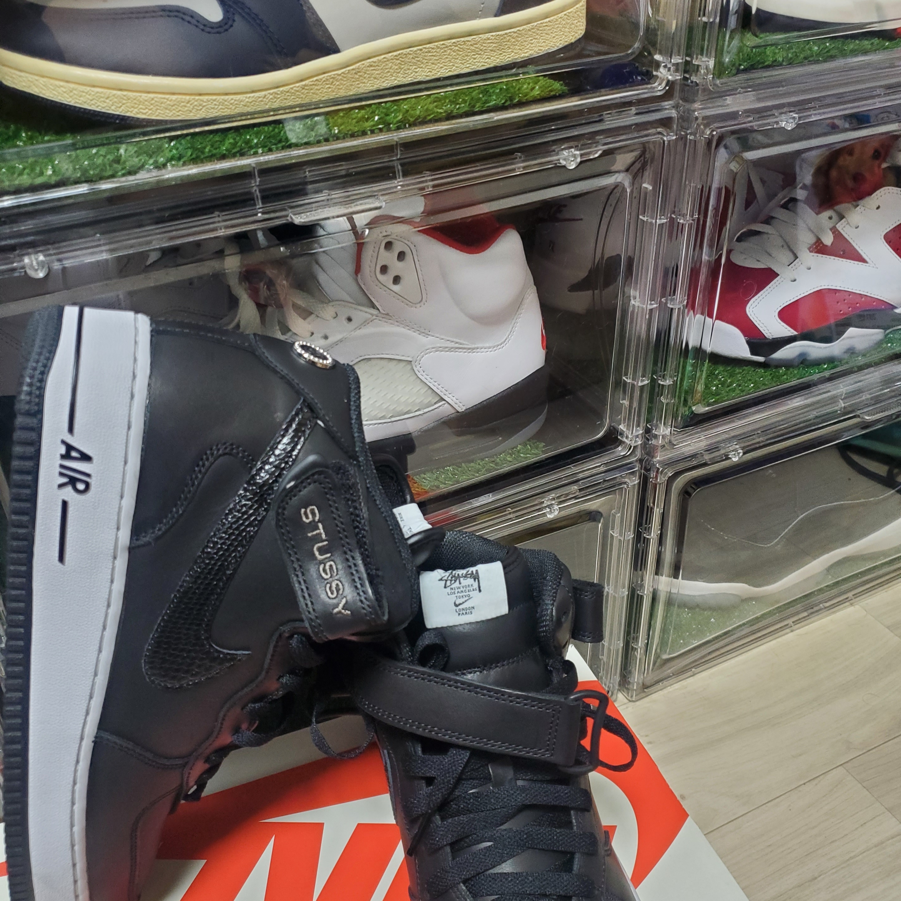 Nike x Stussy Air Force 1 '07 Mid SP Black 착용 스타일 - 1