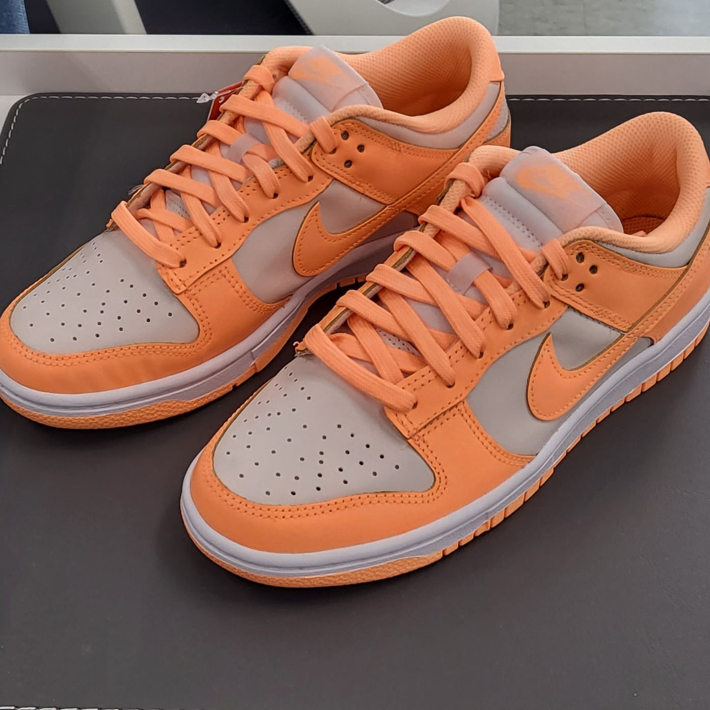 (W) Nike Dunk Low Peach Cream 착용 스타일 - 2