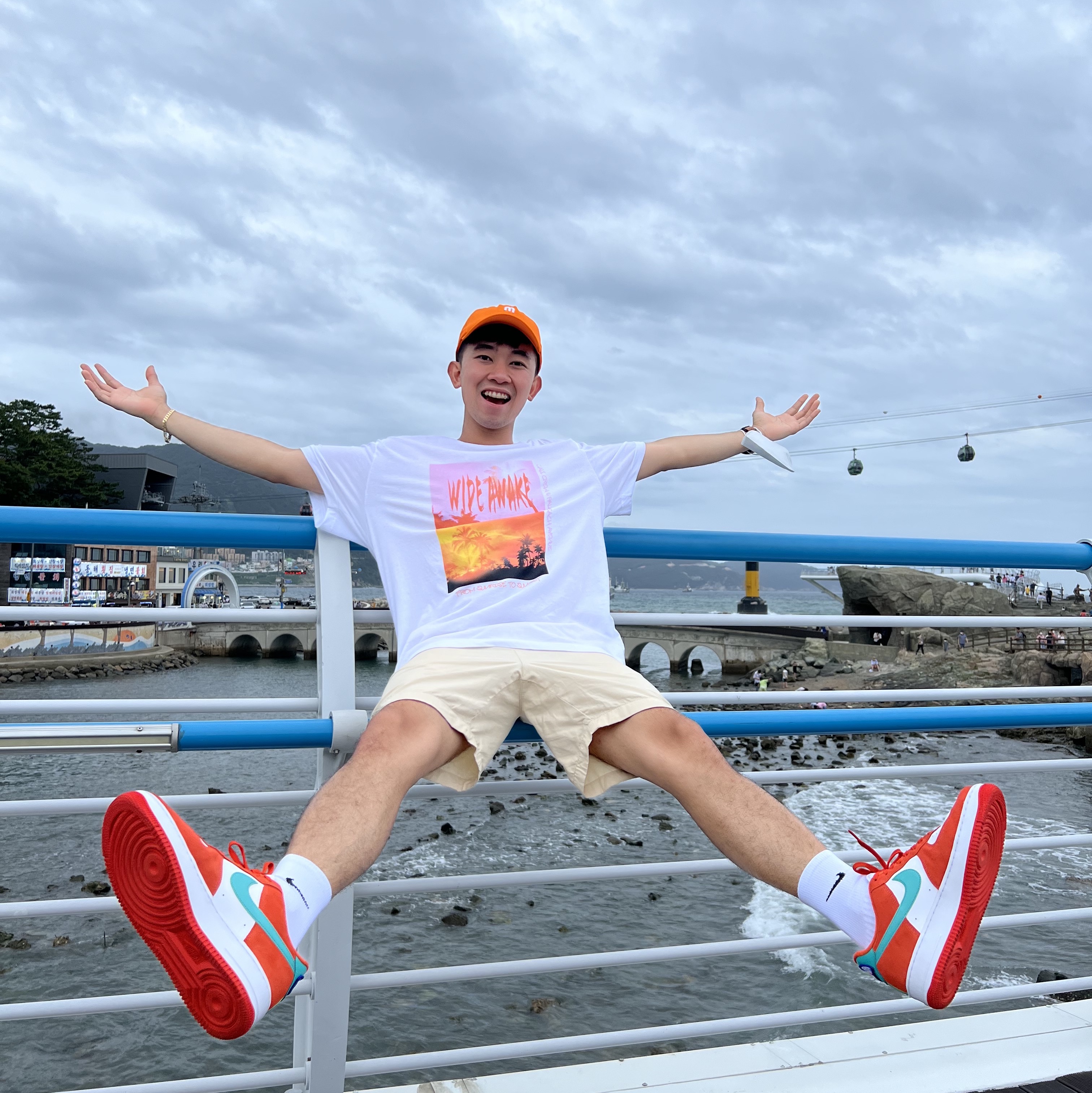 Nike Air Force 1 '07 LV8 Athletic Club Rush Orange Washed Teal 착용 스타일