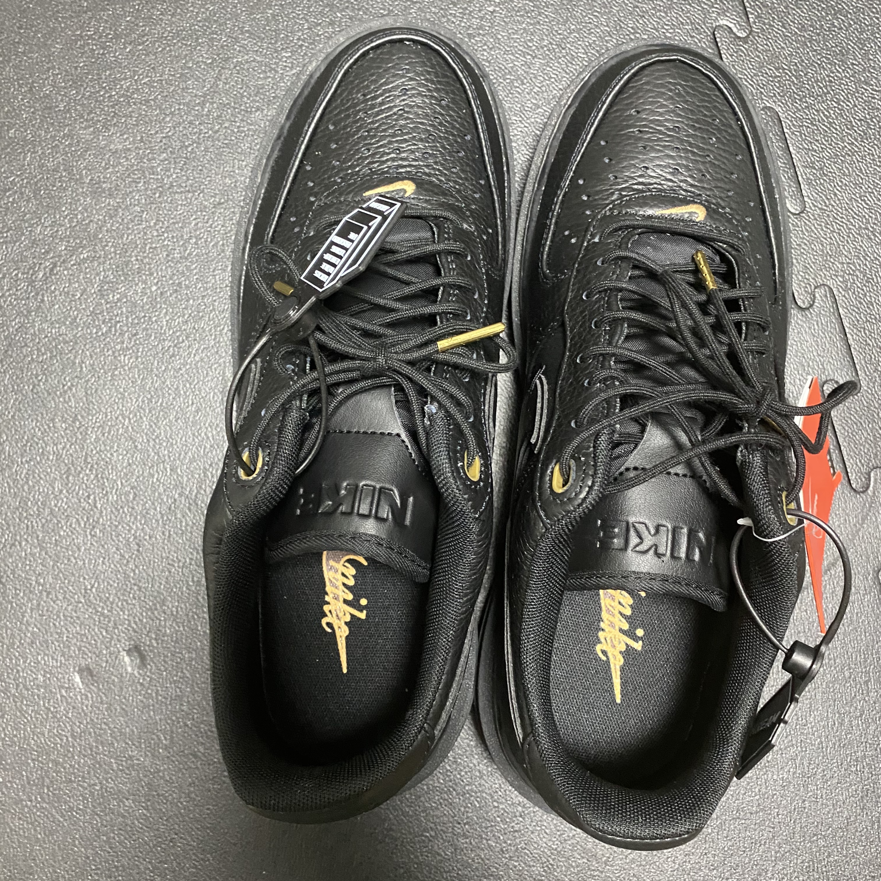 Nike Air Force 1 Luxe Black 착용 스타일 - 2