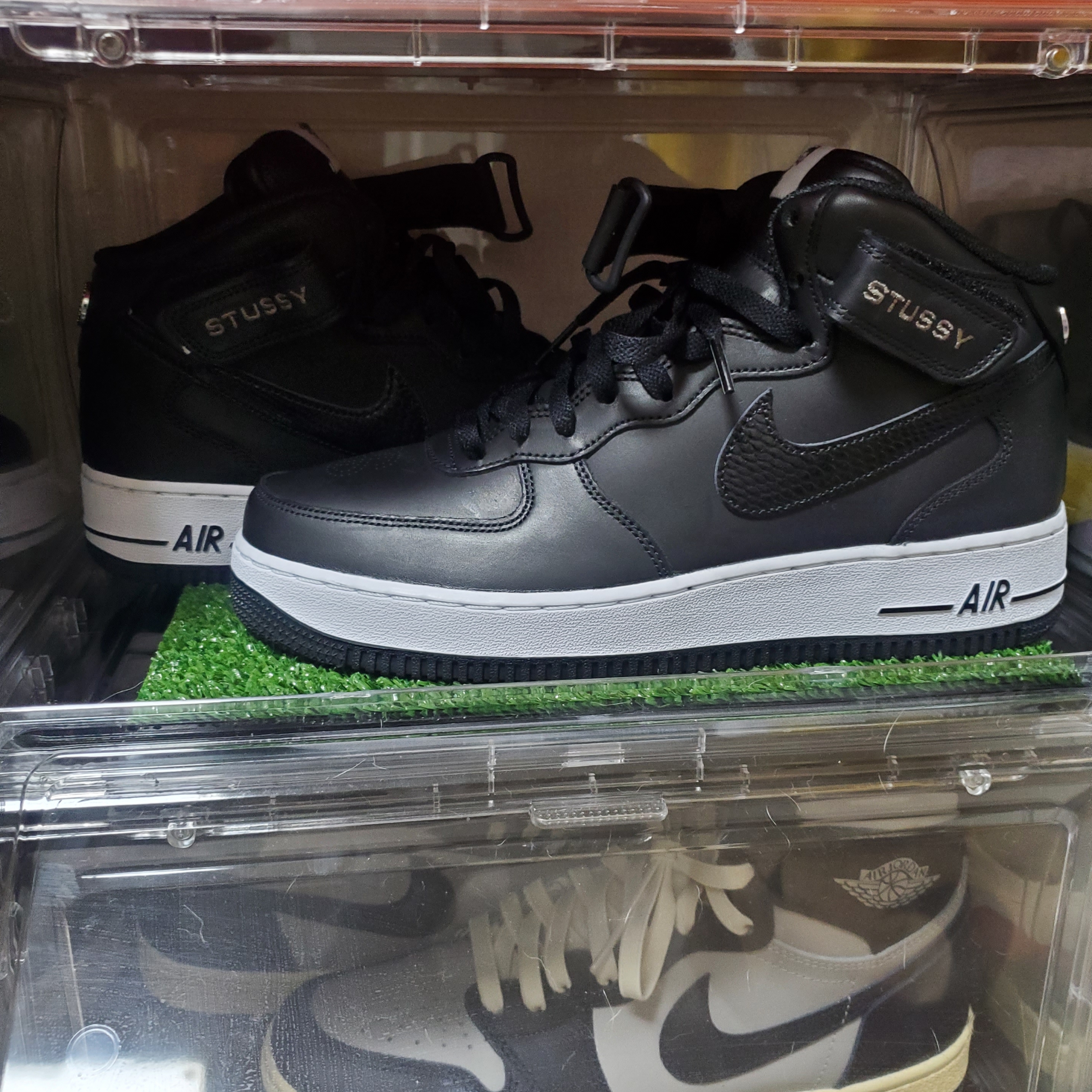 Nike x Stussy Air Force 1 '07 Mid SP Black 착용 스타일 - 4