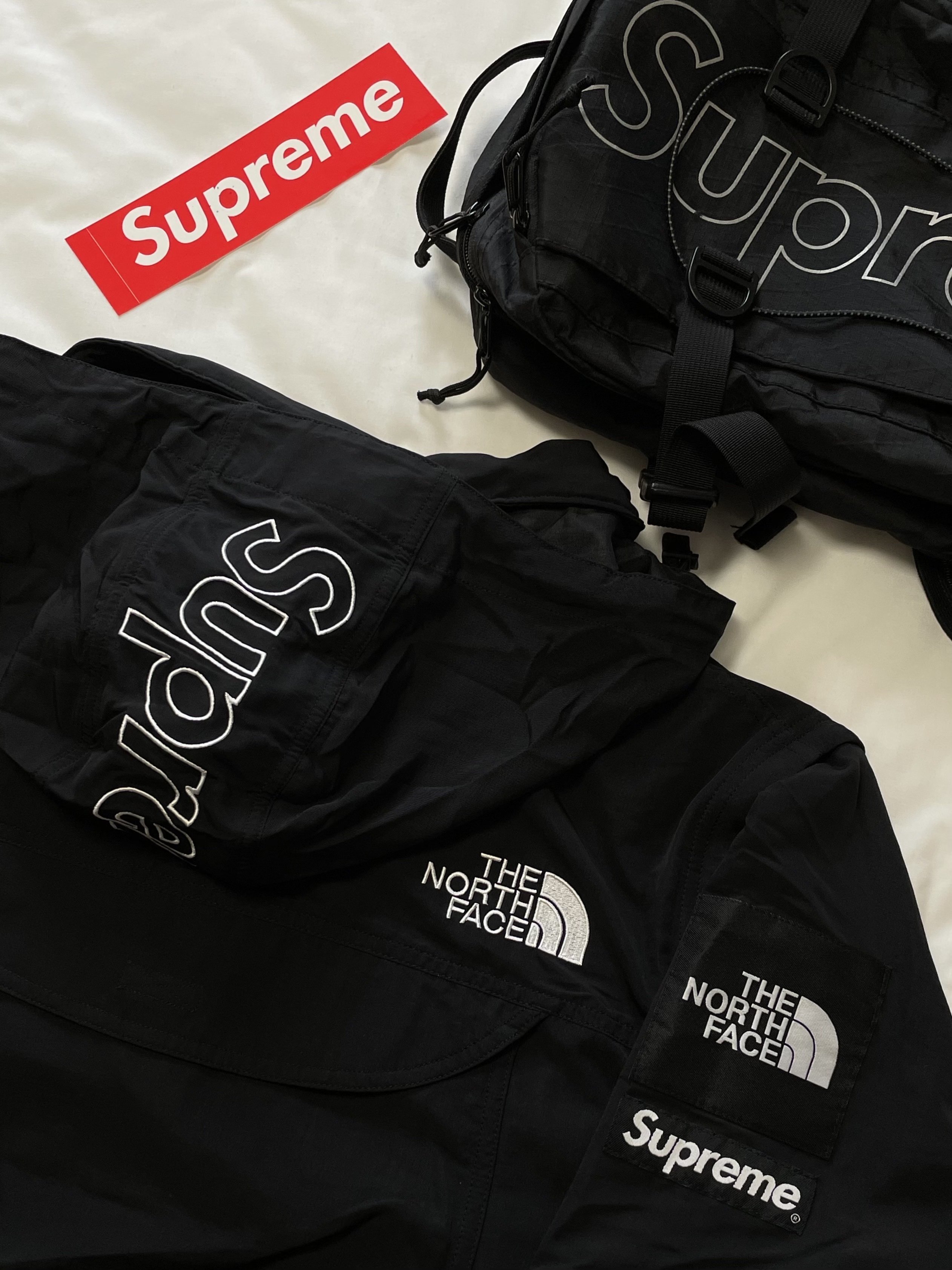 Supreme x The North Face Trekking Convertible Jacket Black - 22SS, Supreme Backpack Black - 18FW 착용 스타일