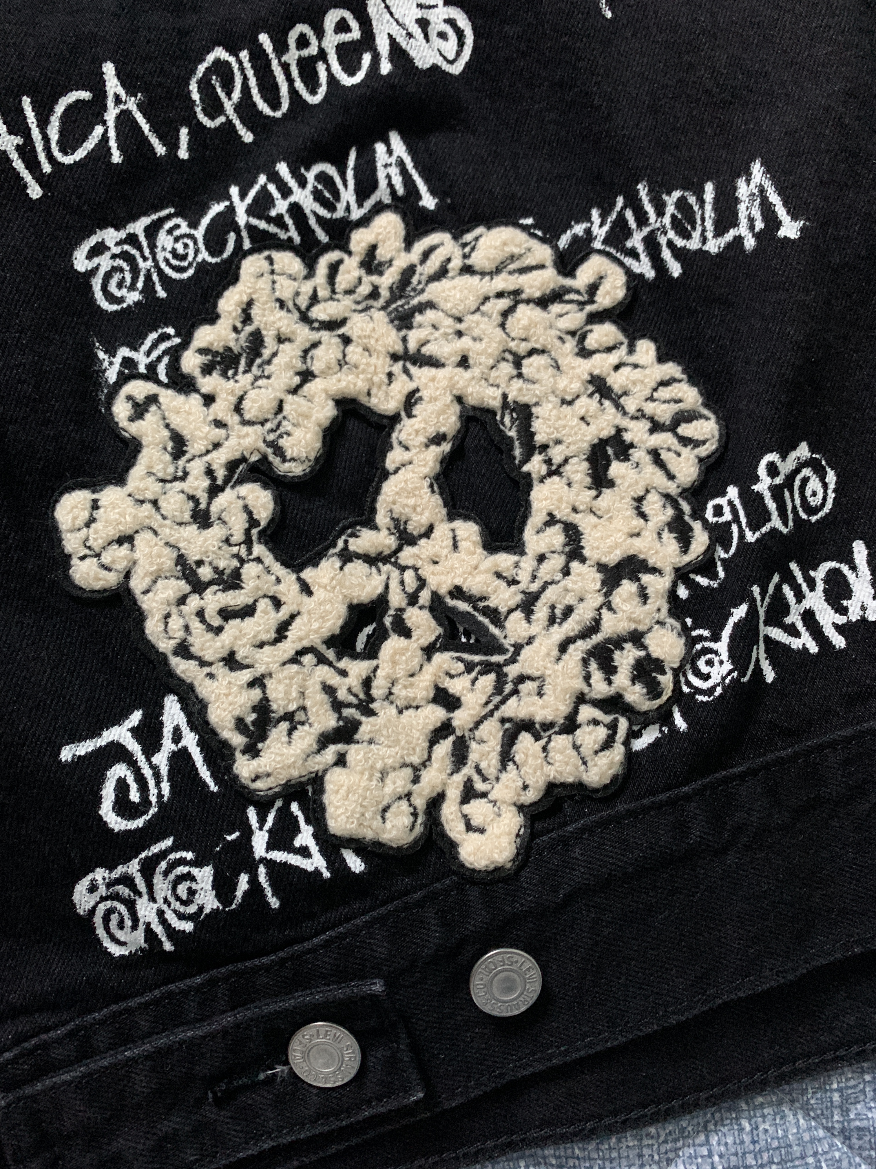 Stussy x Our Legacy x Denim Tears TTL Denim Jacket Black 착용 스타일 - 4