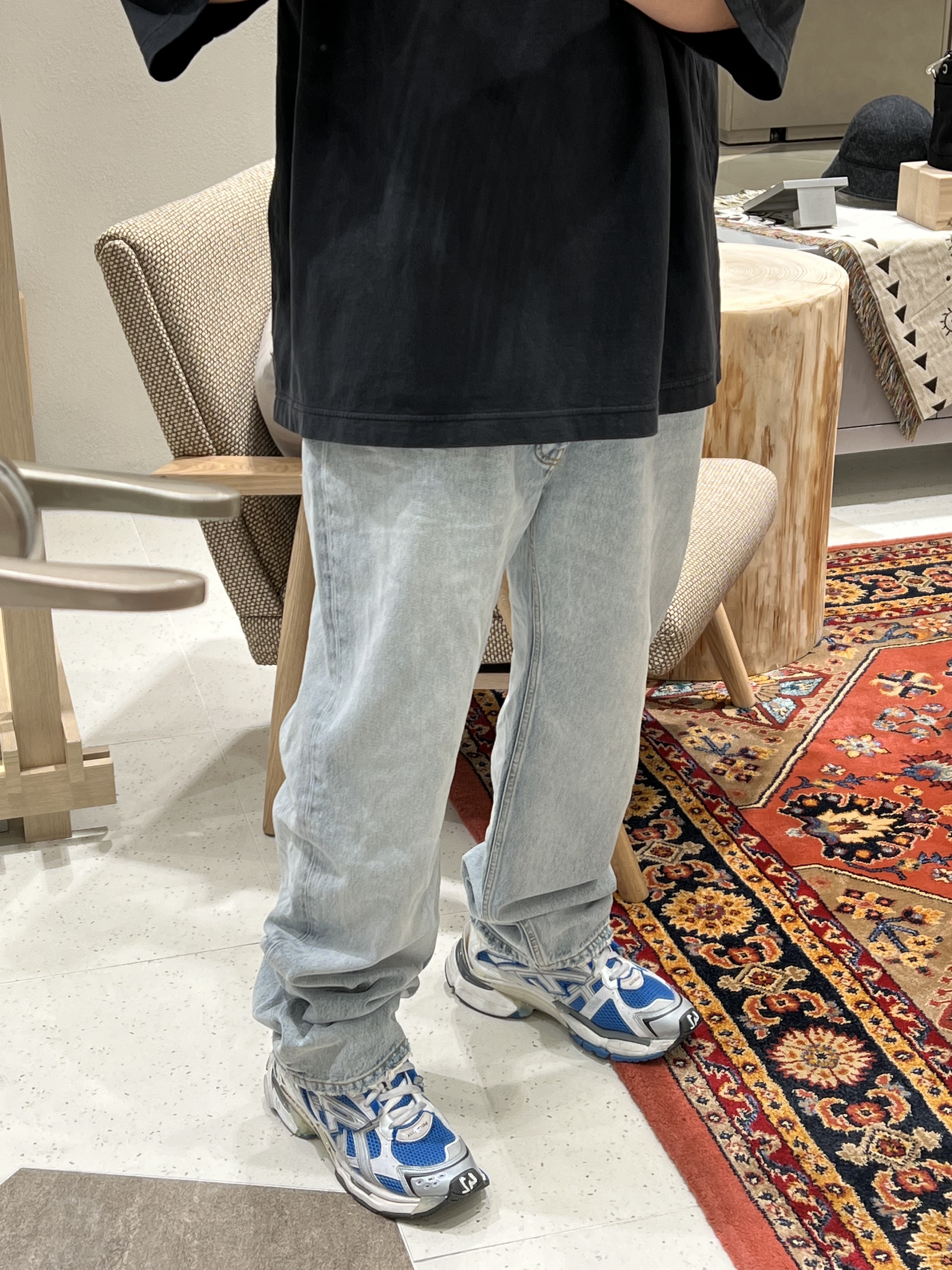 Balenciaga Runner Sneakers Blue White, Nike x Supreme Air Force 1 Low White 착용 스타일 - 3