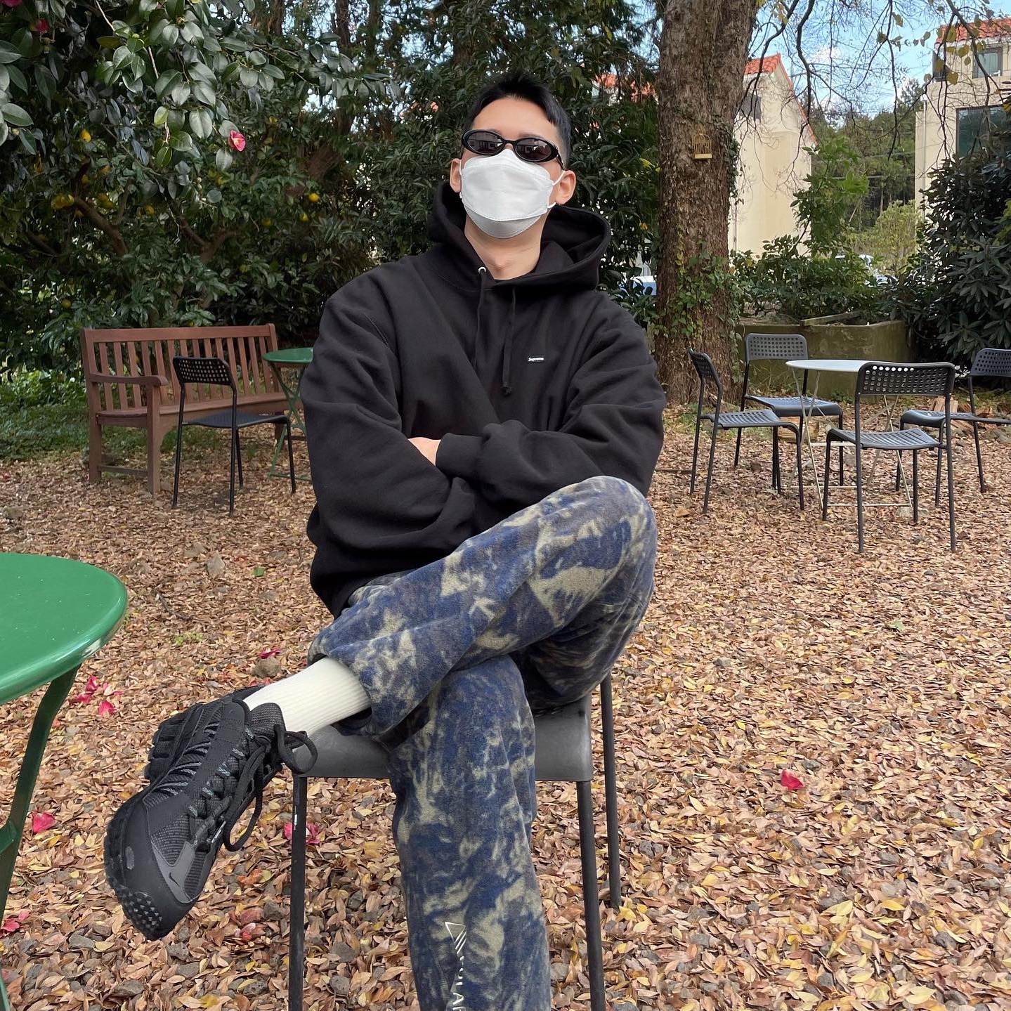 Supreme Small Box Hooded Sweatshirt Black - 22SS, Nike NRG ACG Therma-Fit Wolf Tree Pants Thunder Blue Dark Smoke Grey - US/EU 착용 스타일