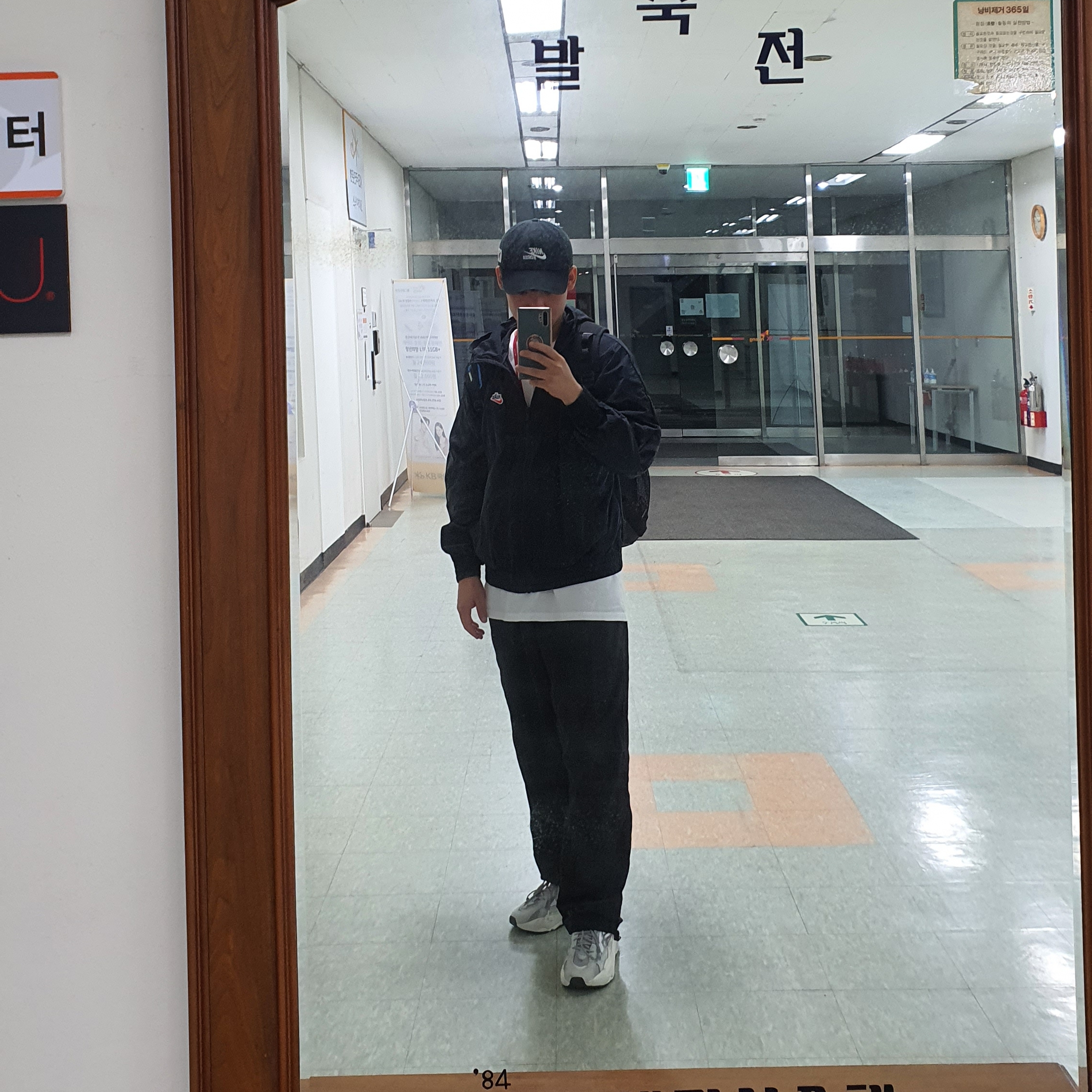 Nike H86 Korea Cap Black, Adidas Yeezy Boost 700 V2 Static 2022 착용 스타일
