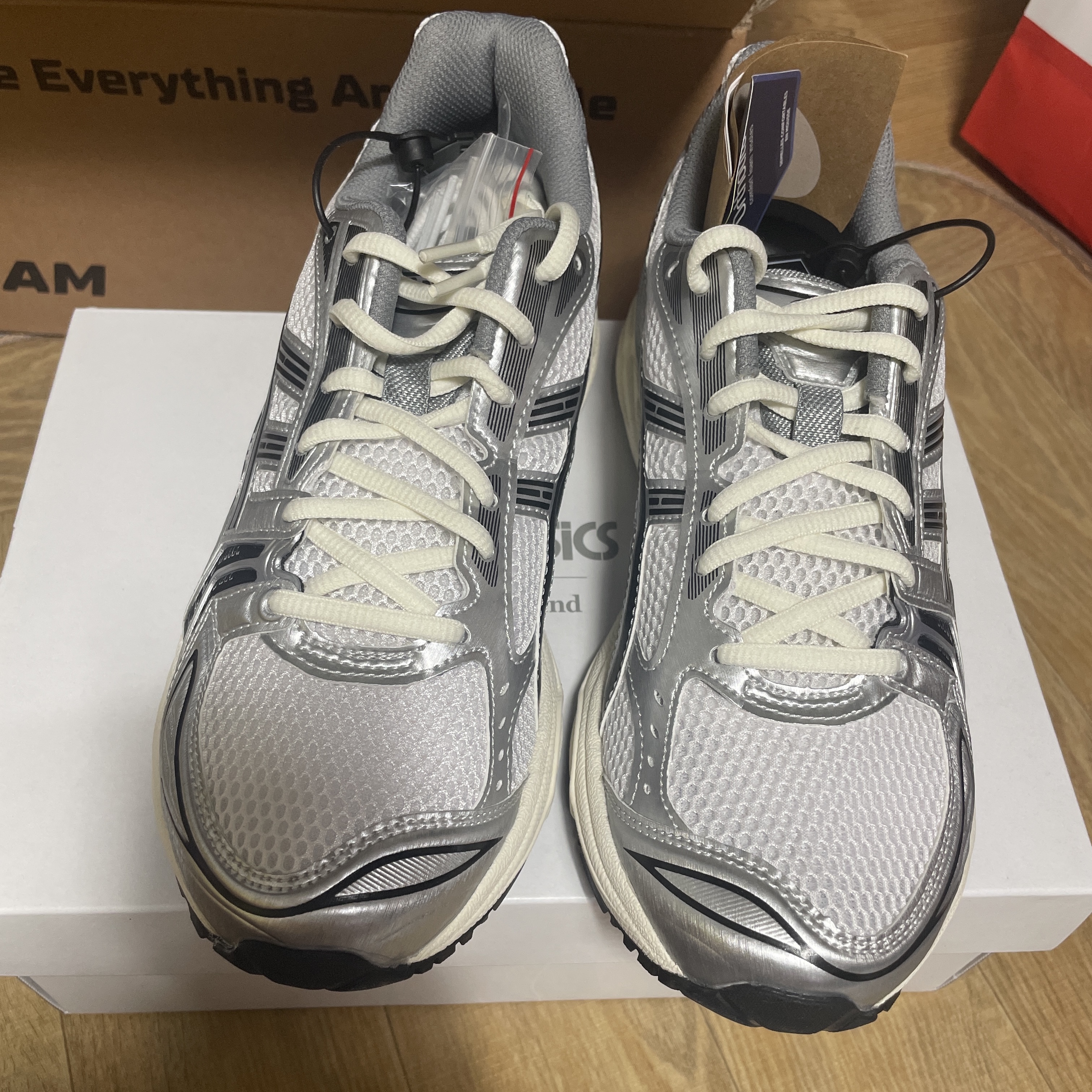 Asics x JJJJound Gel-Kayano 14 Silver Black 착용 스타일 - 3