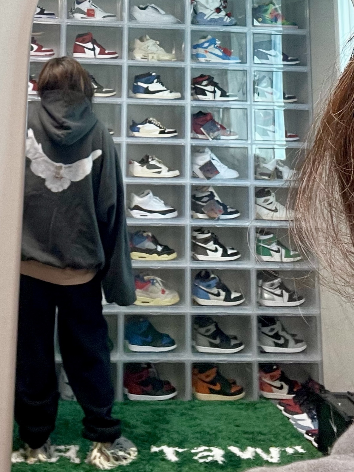 Adidas Yeezy Foam RNNR MXT Moon Gray, Yeezy Gap Engineered By Balenciaga Dove Hoodie Black 착용 스타일