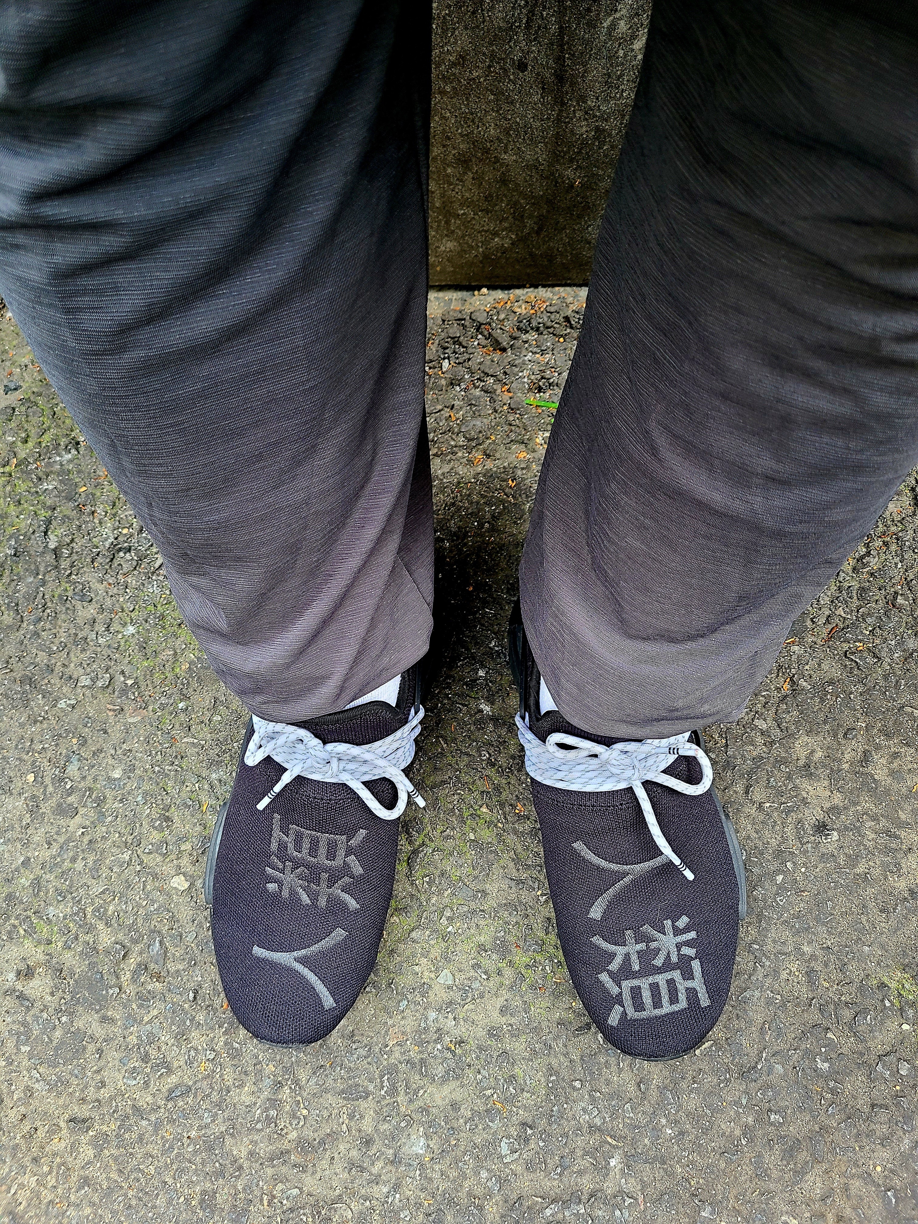Adidas x Pharrell Williams Hu NMD Core Black 착용 스타일 - 3