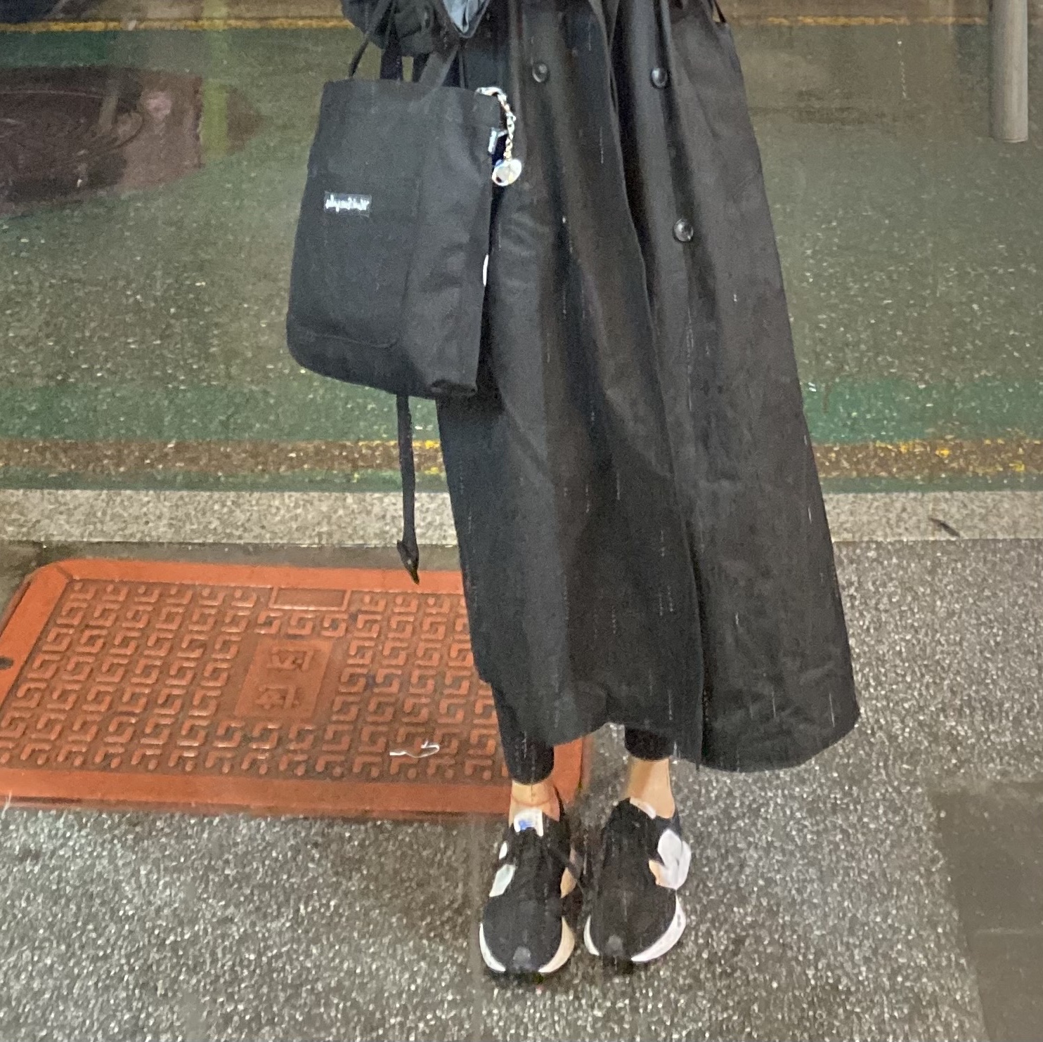New Balance 327 Black 착용 스타일