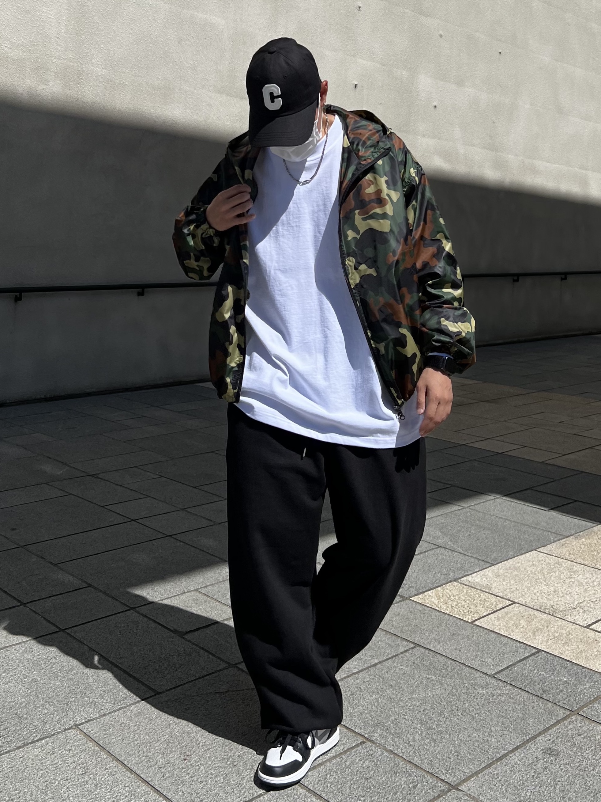 Jordan 1 Low Black Particle Grey 착용 스타일 - 1