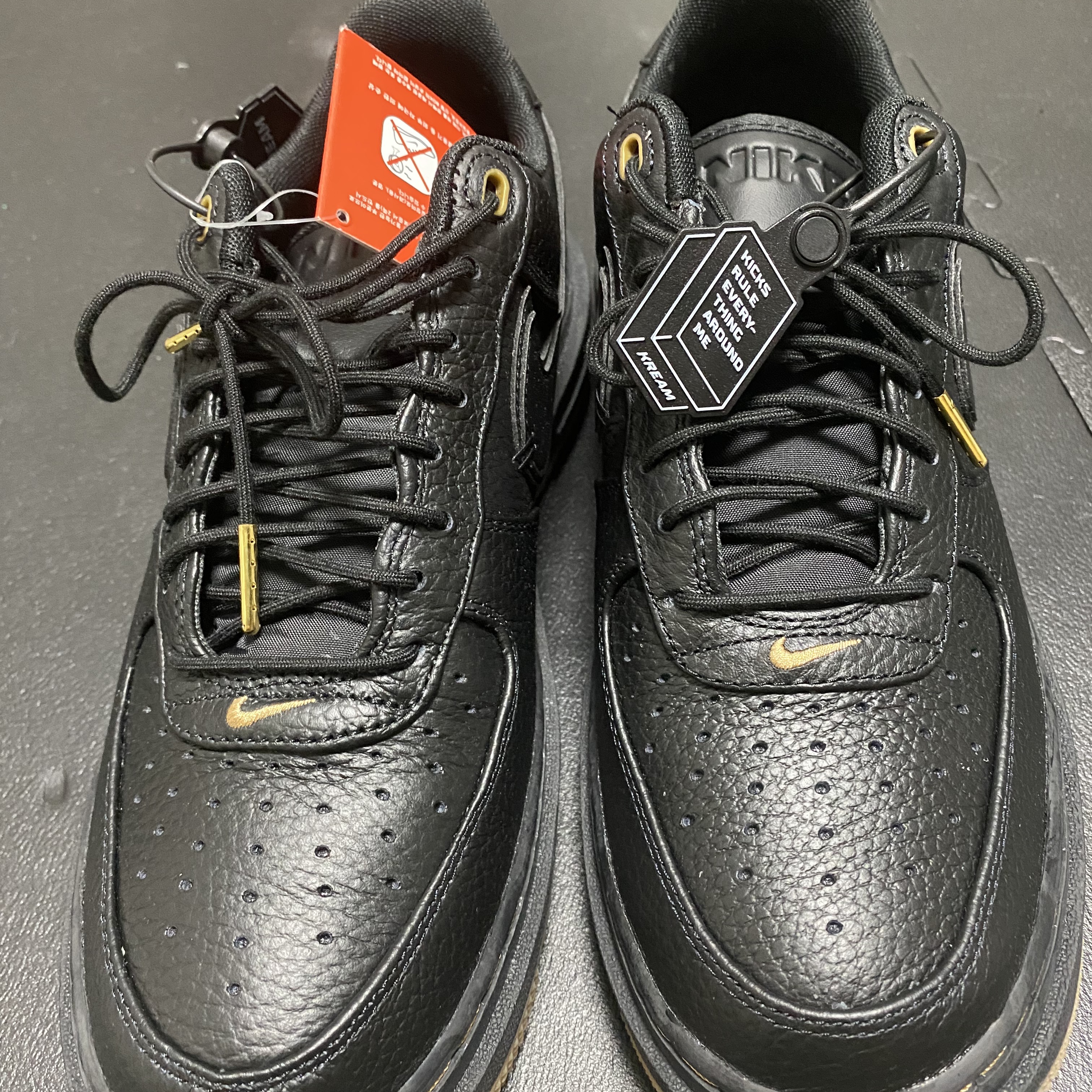 Nike Air Force 1 Luxe Black 착용 스타일 - 1