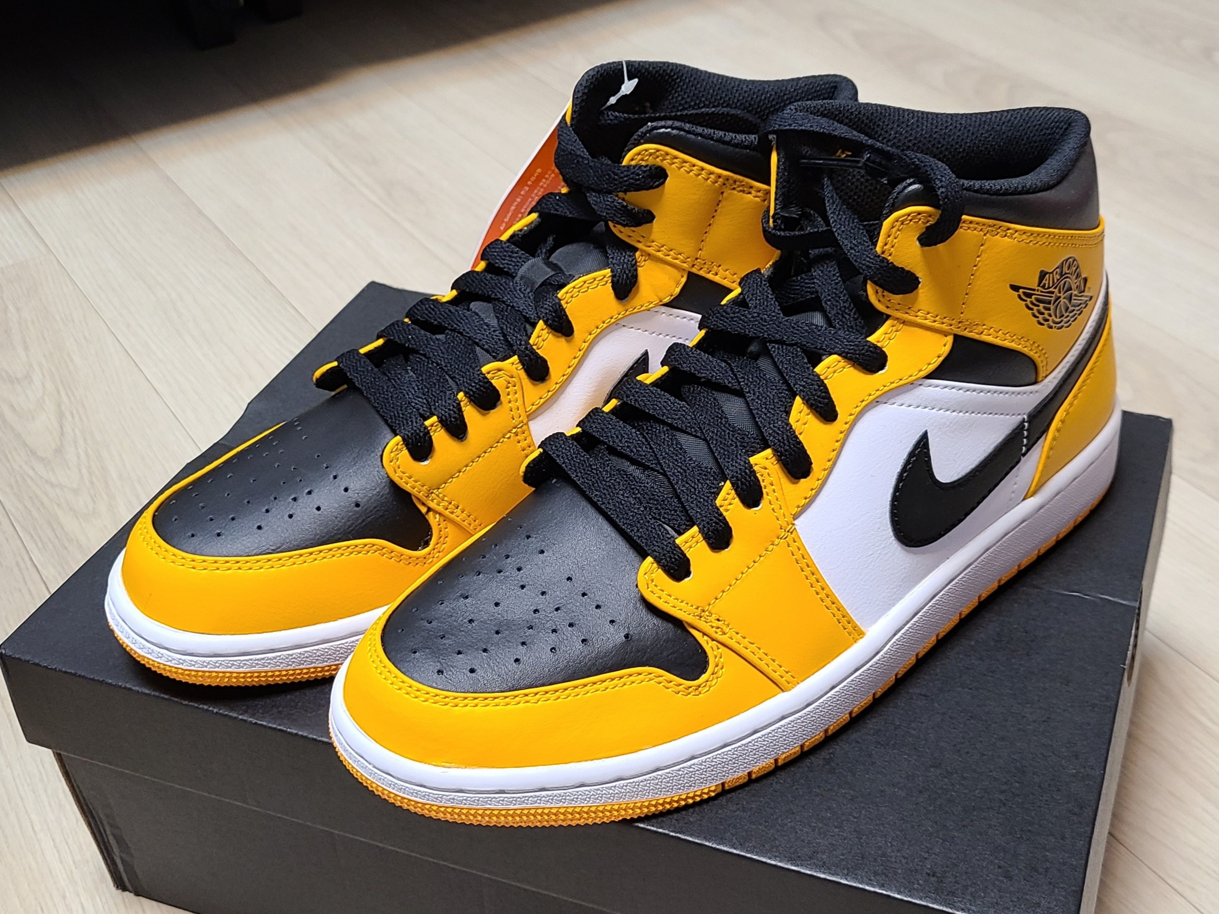 Jordan 1 Mid Taxi 착용 스타일