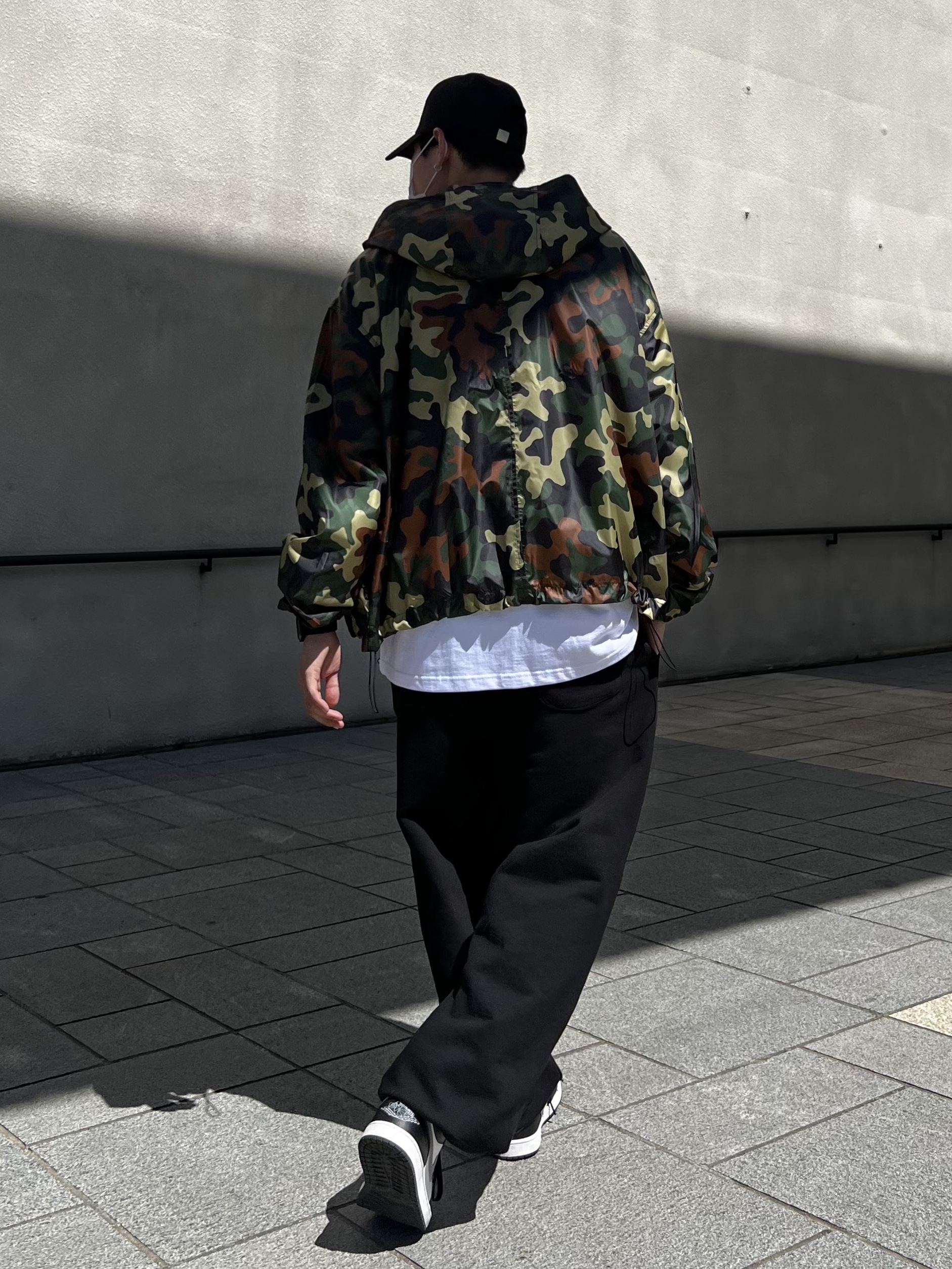 Jordan 1 Low Black Particle Grey 착용 스타일 - 2