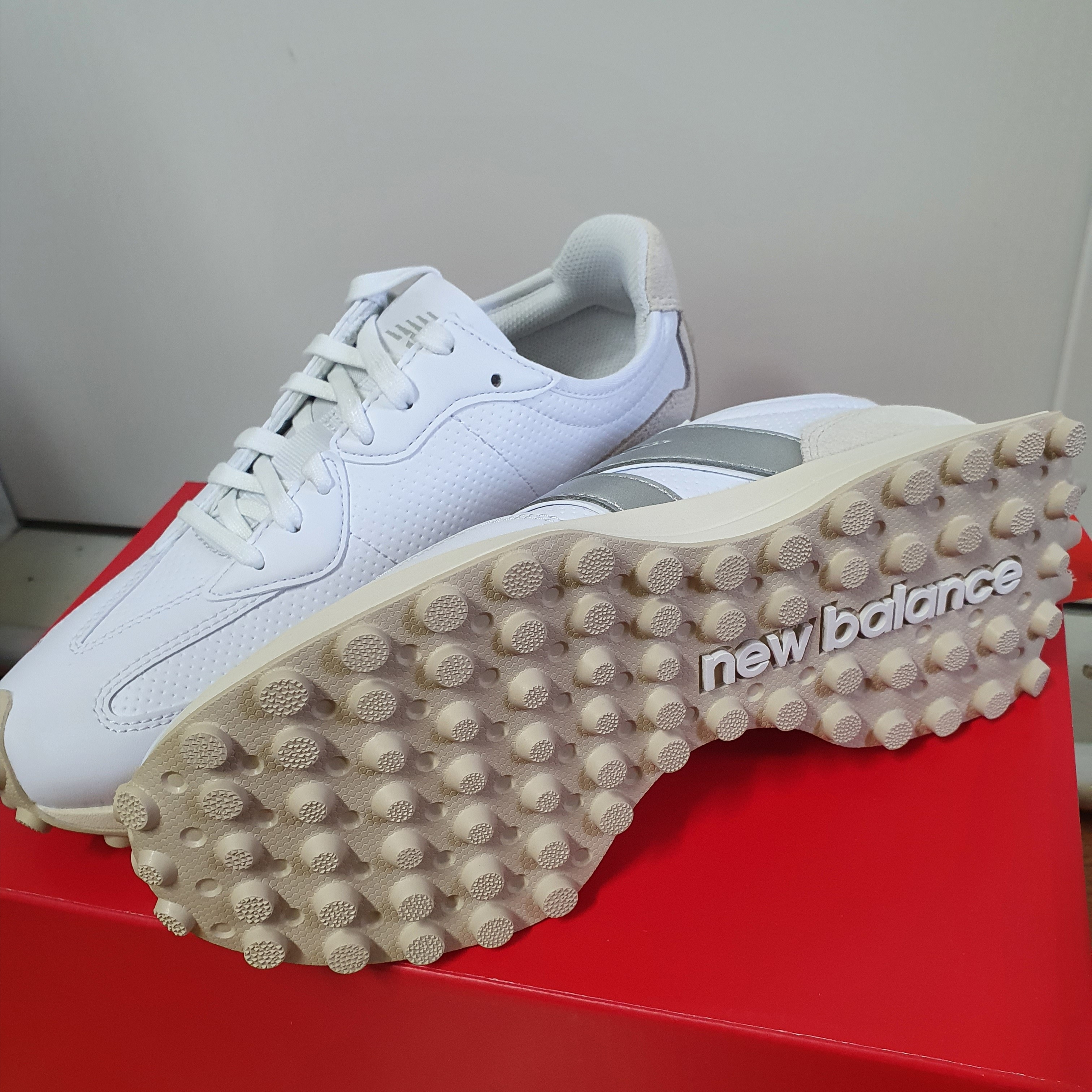(W) New Balance 327 Golf White 착용 스타일 - 2