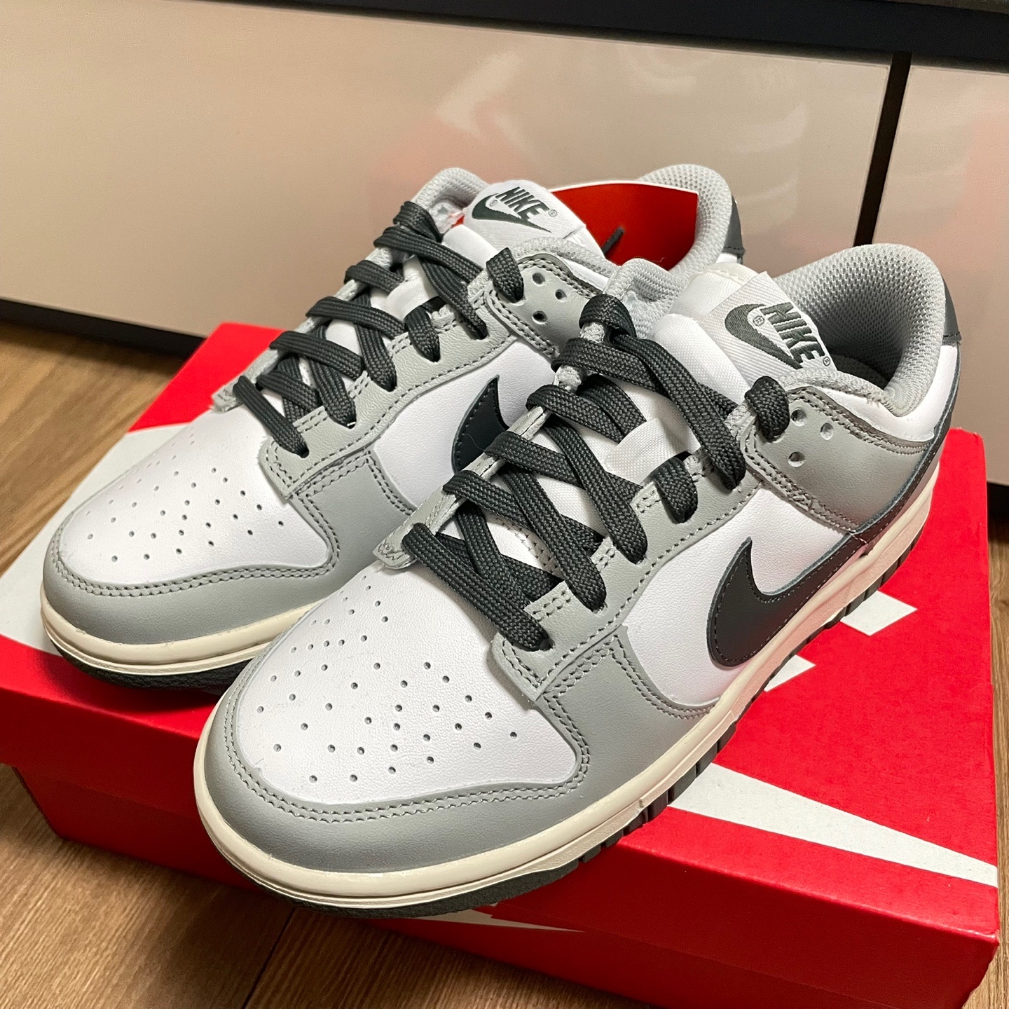 (W) Nike Dunk Low Light Smoke Grey 착용 스타일 - 2
