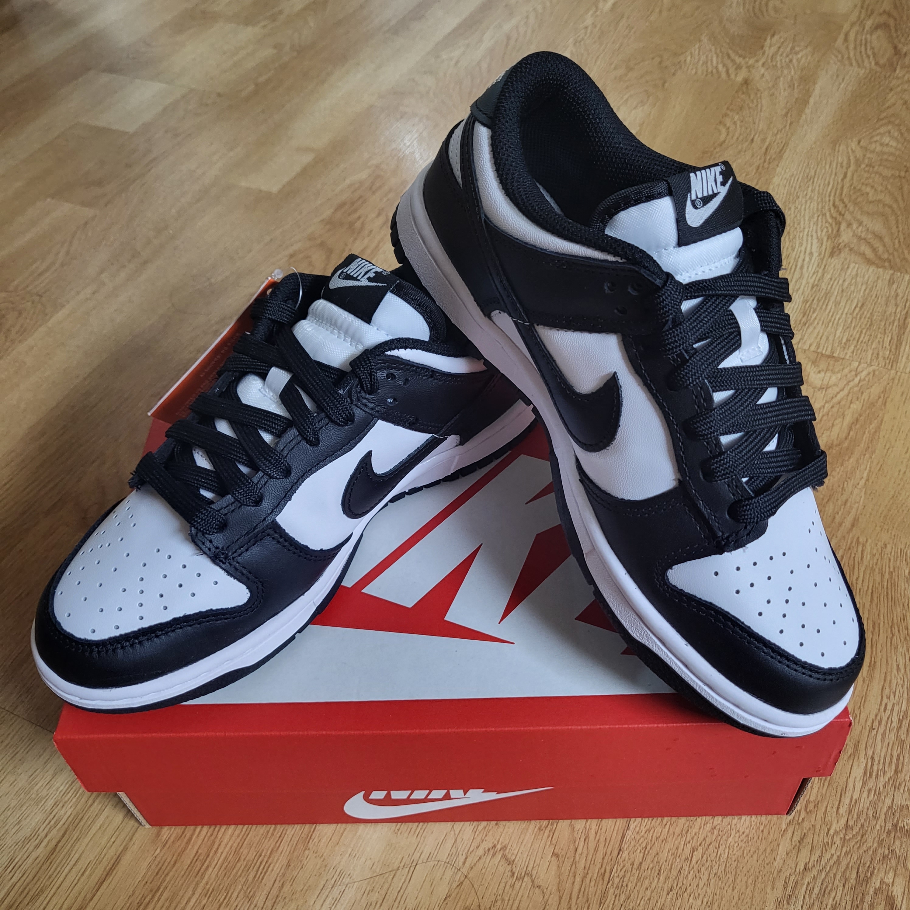 (W) Nike Dunk Low Black 착용 스타일 - 1