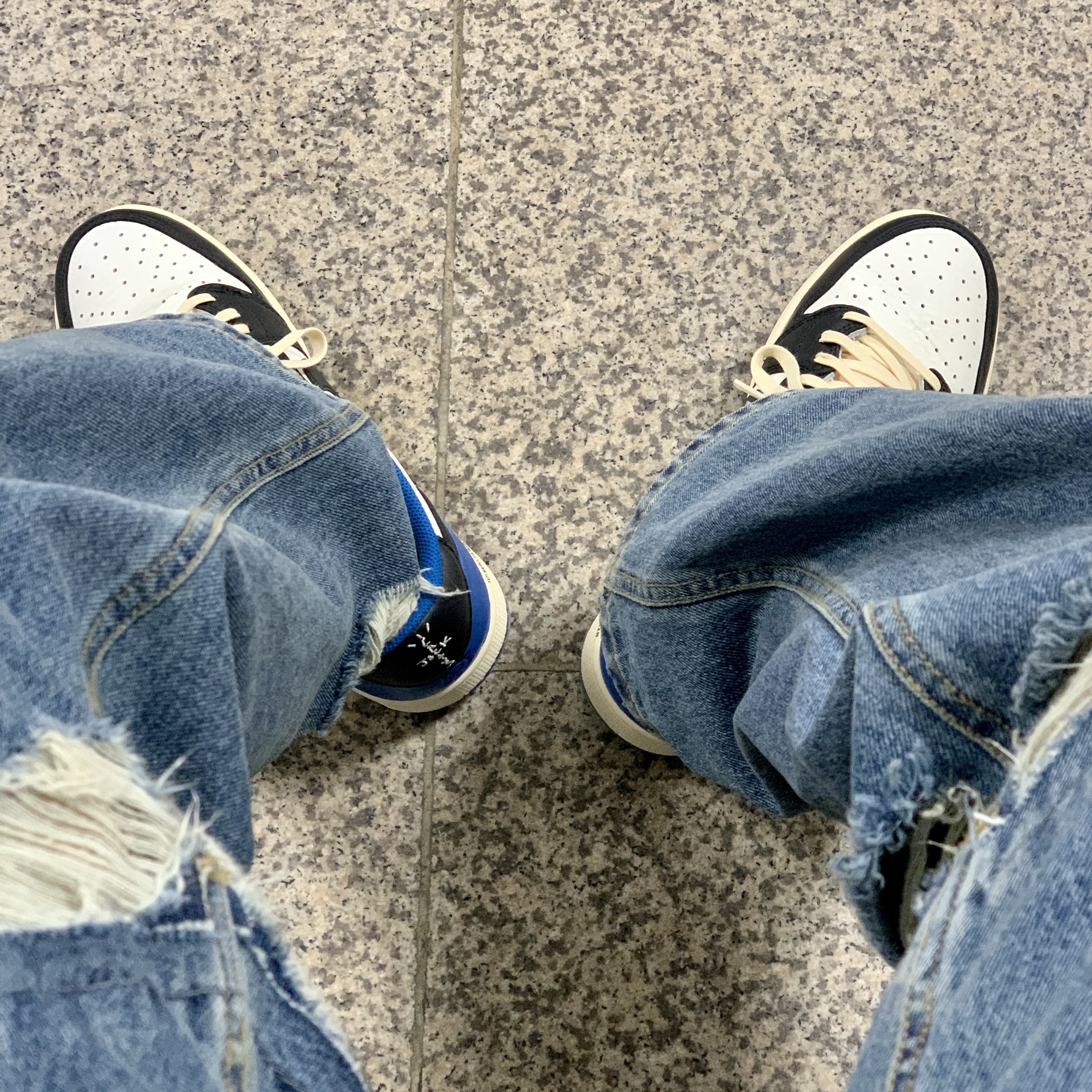 Jordan 1 x Travis Scott x Fragment Retro Low OG SP Military Blue 착용 스타일