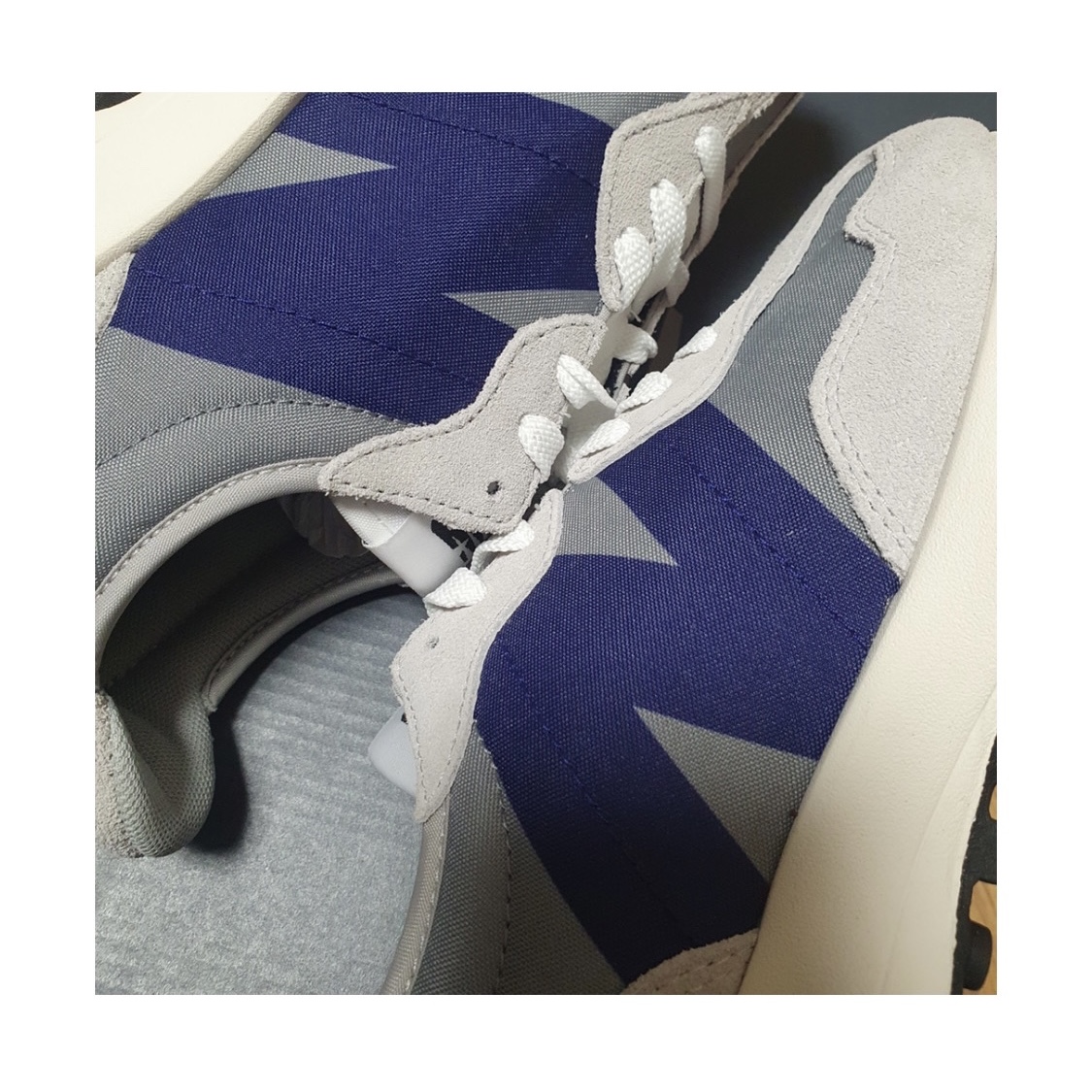 New Balance 327 Grey Purple 착용 스타일