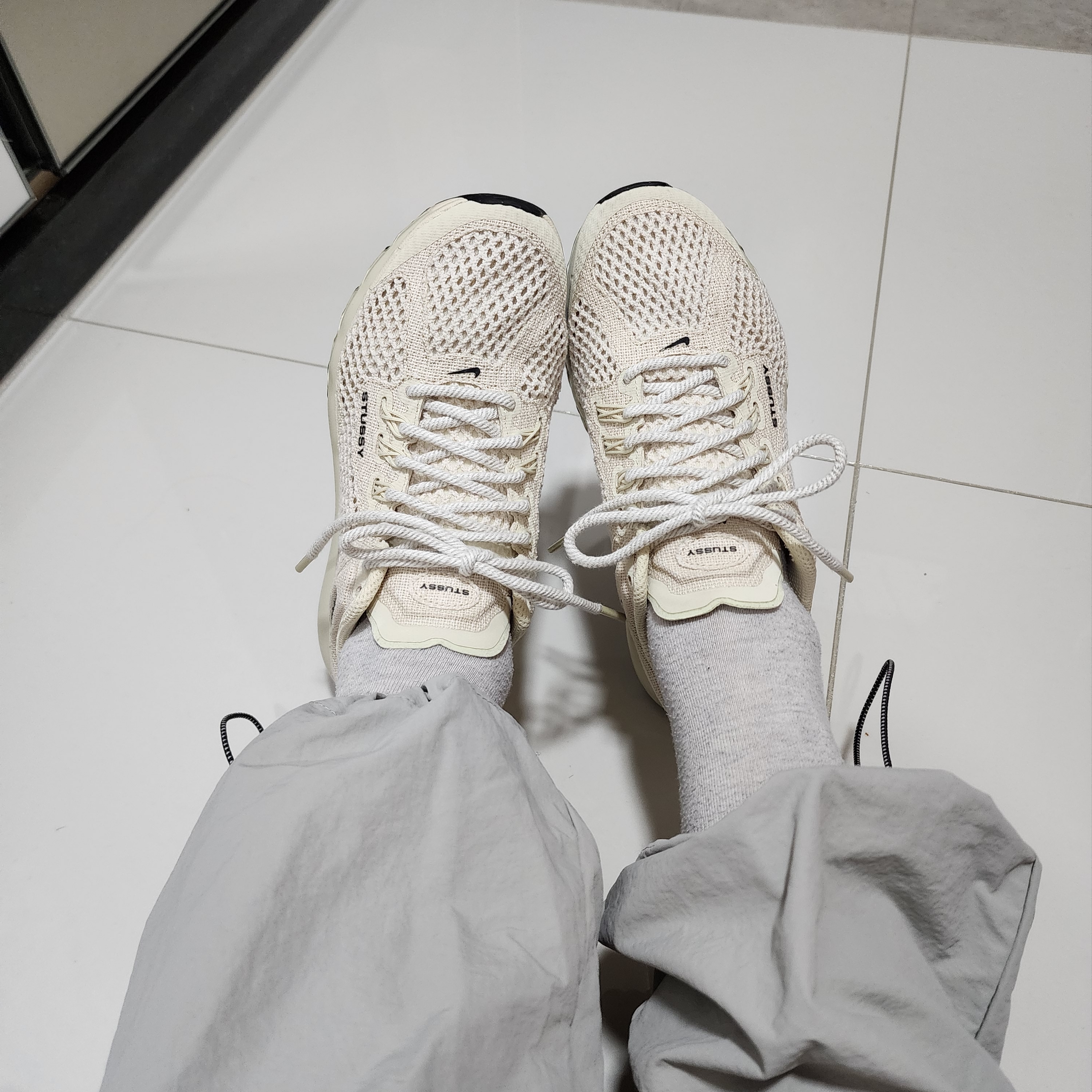 Nike x Stussy Air Max 2013 Fossil 착용 스타일 - 1