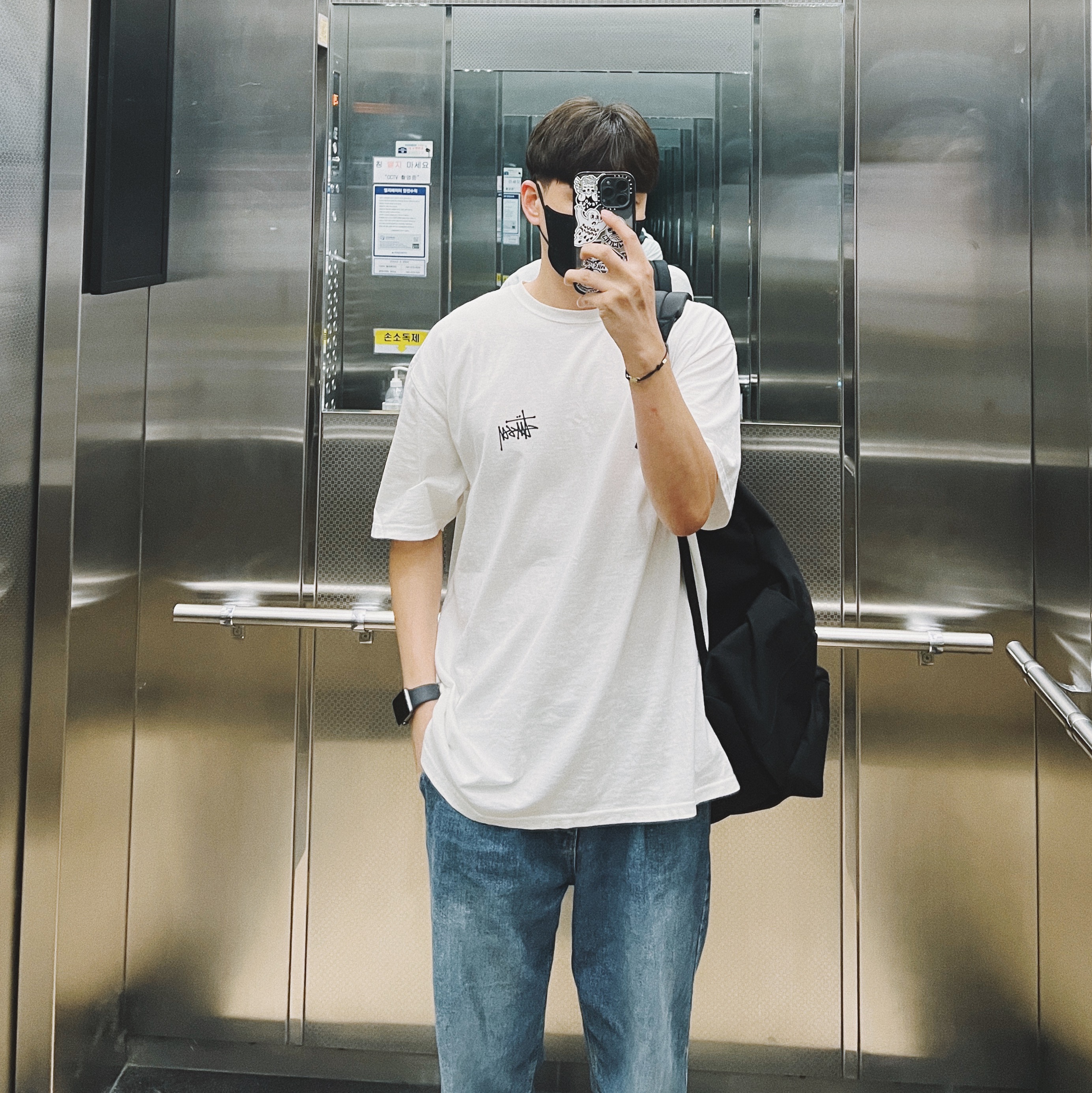 Stussy Basic Stussy T-Shirt White 2022, Darkr8m Studio x Eastpak Padded Pak'r Backpack XL Black Red 착용 스타일 - 1