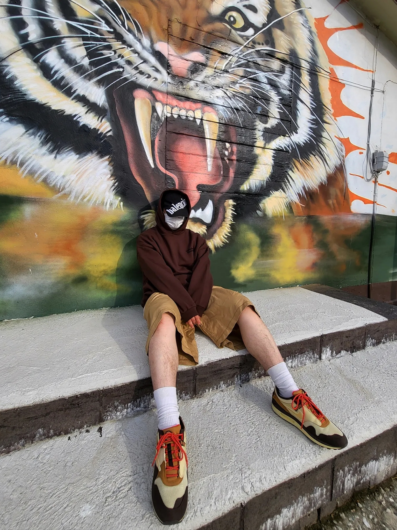 Nike x Travis Scott Air Max 1 Cact.us Brown 착용 스타일 - 3