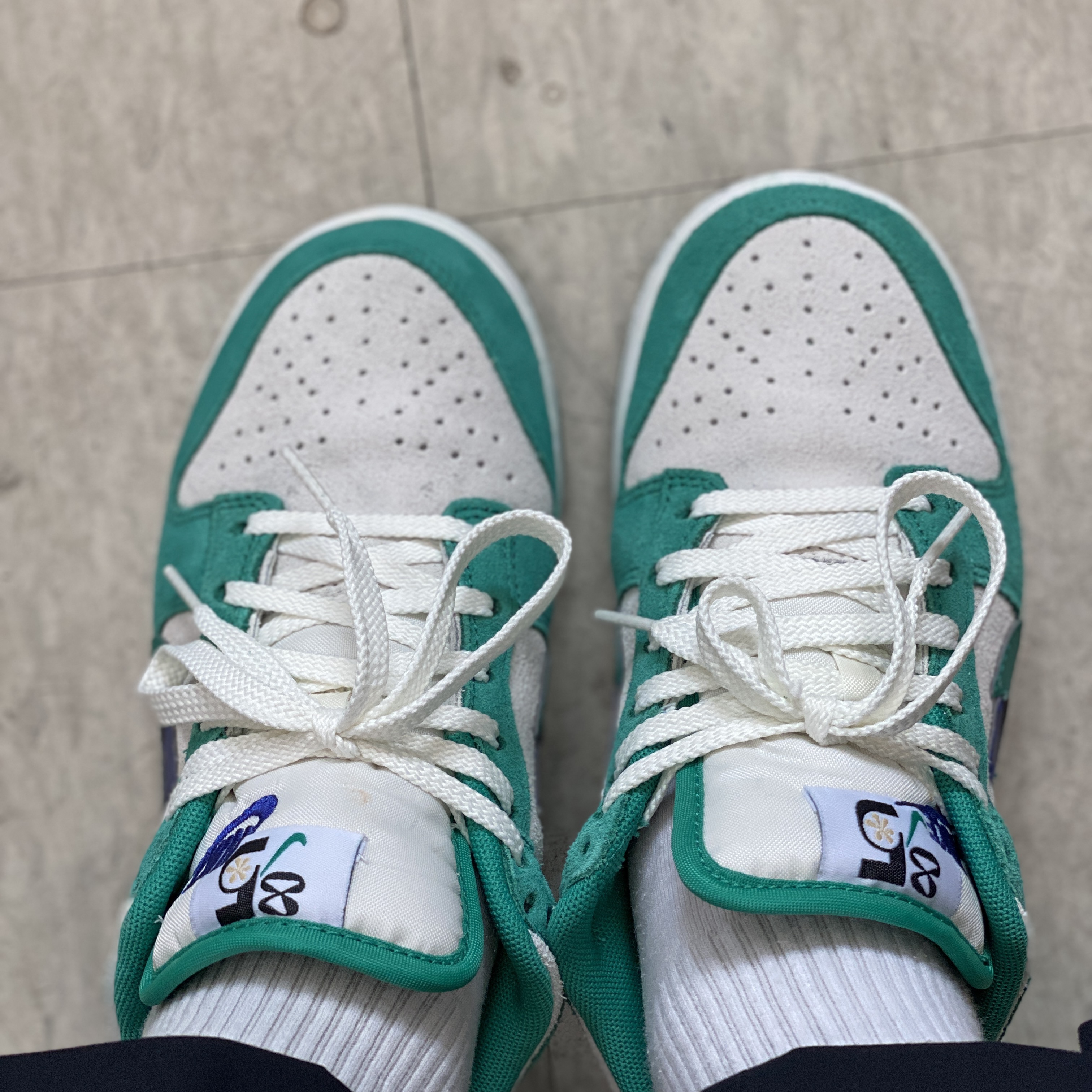(W) Nike Dunk Low SE 85 Neptune Green and Sail 착용 스타일 - 2