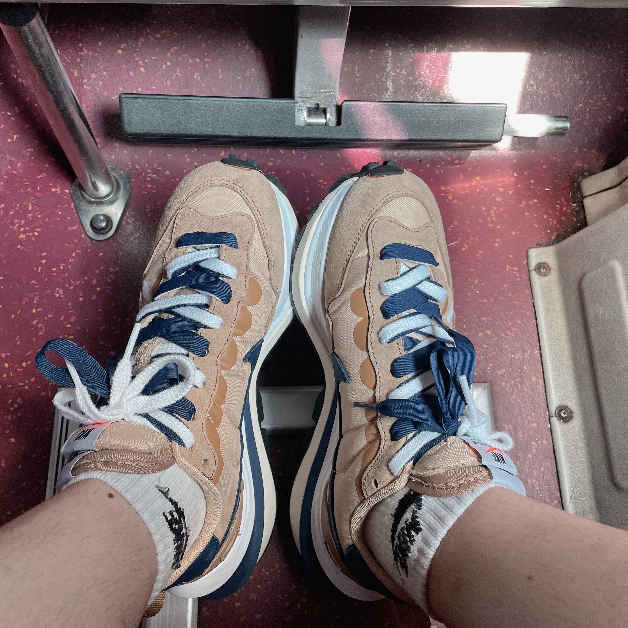 Nike x Sacai VaporWaffle Sesame and Blue Void 착용 스타일
