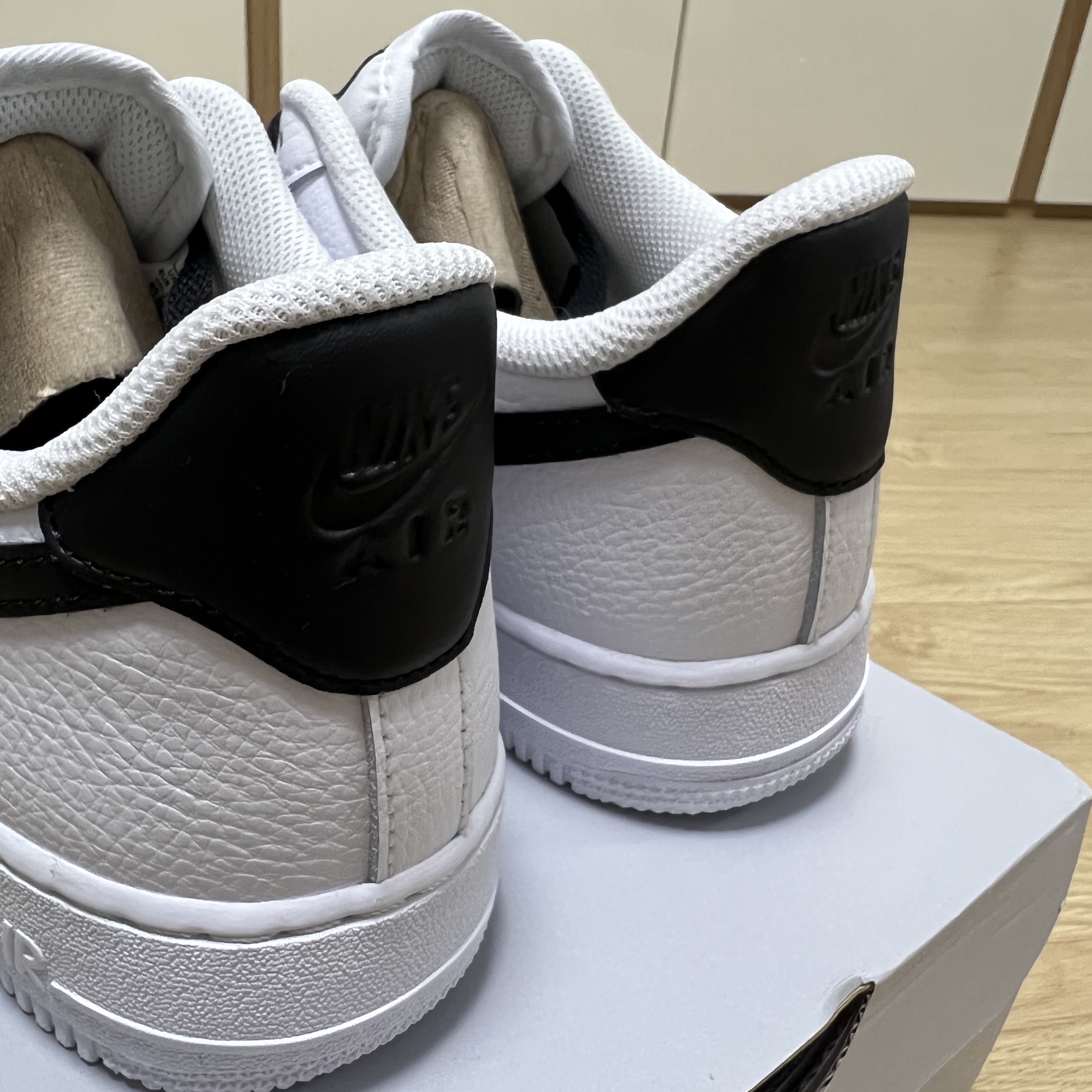 (W) Nike Air Force 1 '07 Low White Black 착용 스타일 - 4