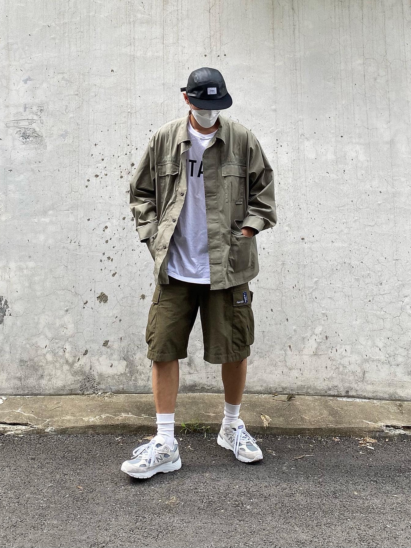 New Balance 992 Made in USA White Silver 착용 스타일 - 1