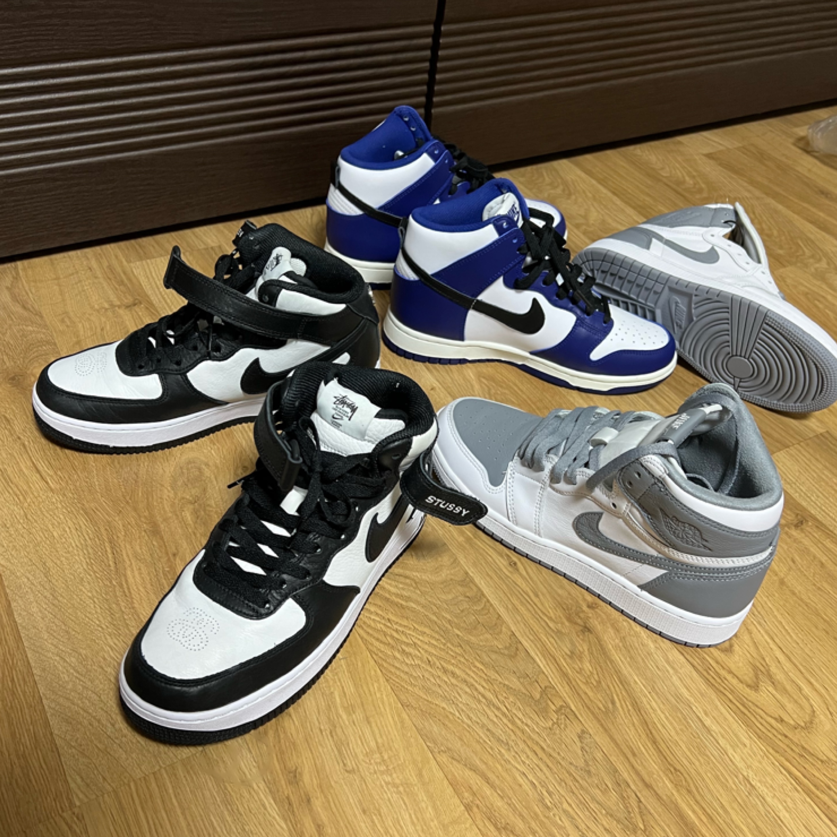 Nike x Stussy Air Force 1 '07 Mid SP Black and Light Bone, (W) Nike Dunk High Deep Royal Blue 착용 스타일