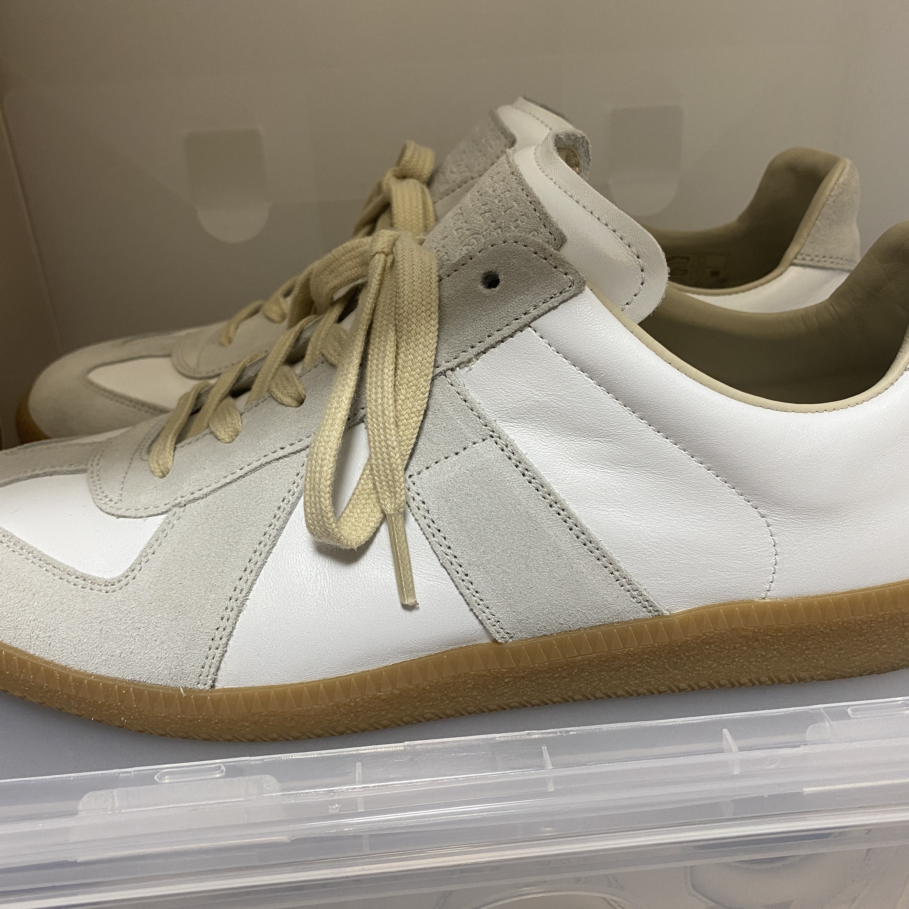 Maison Margiela Calfskin Replica Sneakers 착용 스타일