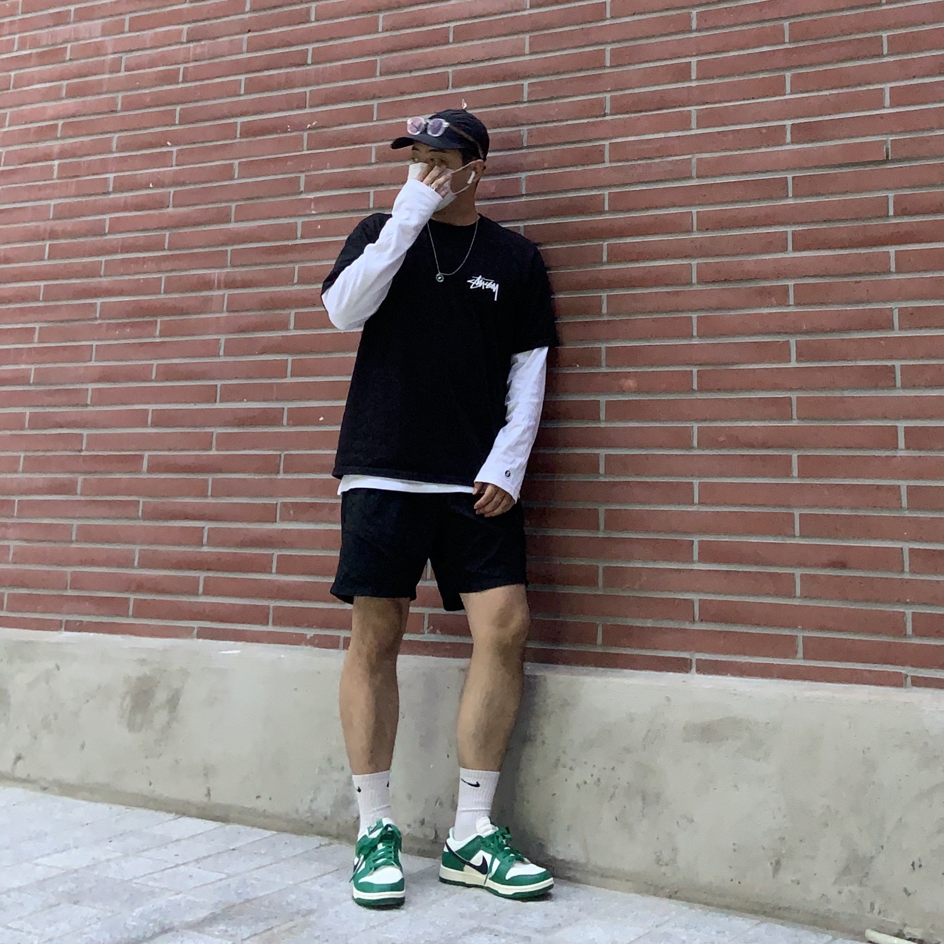 Nike Dunk Low Retro SE Jackpot Malachite, Stussy Withered Flower T-Shirt Black 착용 스타일 - 1