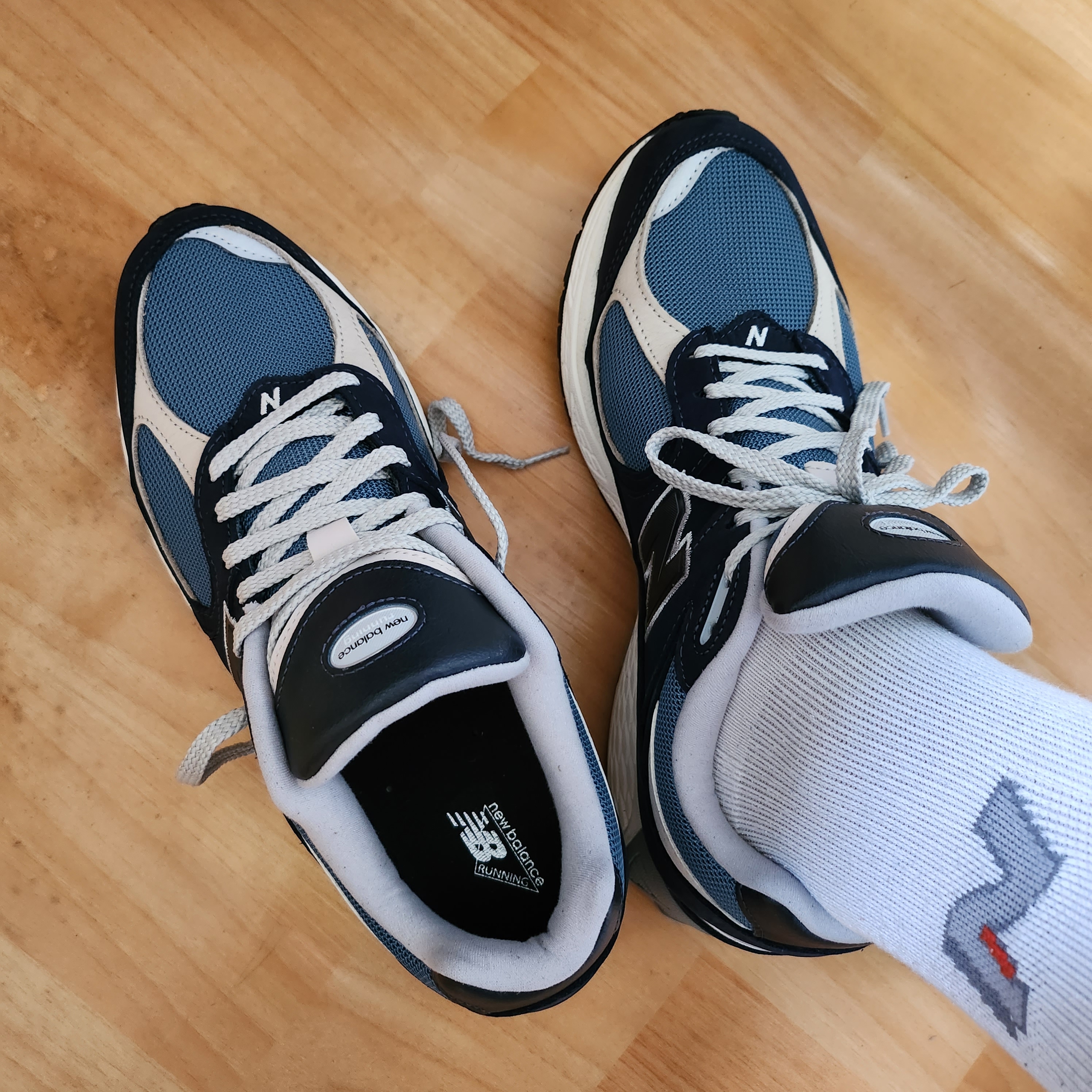 New Balance 2002R Dark Navy 착용 스타일 - 3