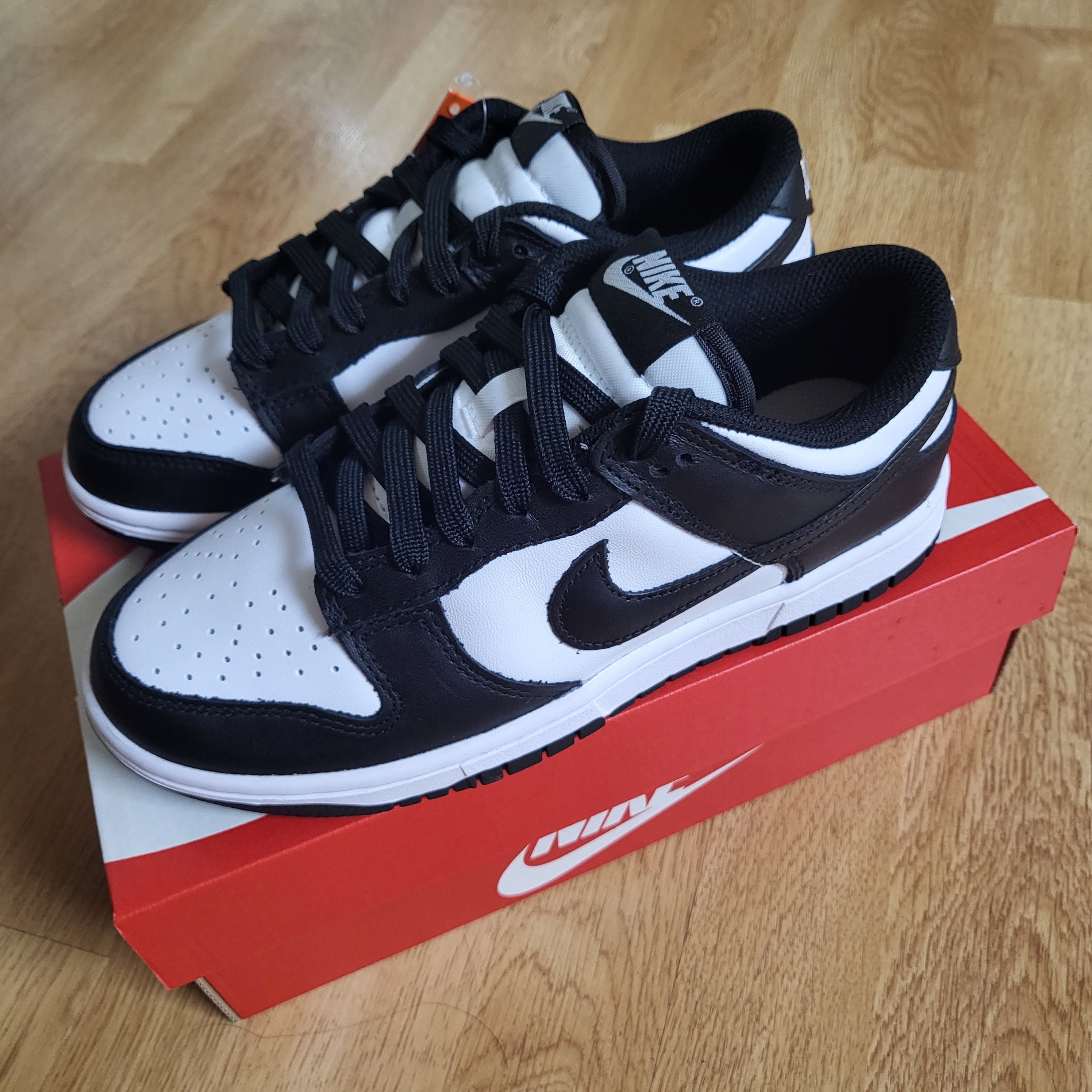 (W) Nike Dunk Low Black 착용 스타일 - 2