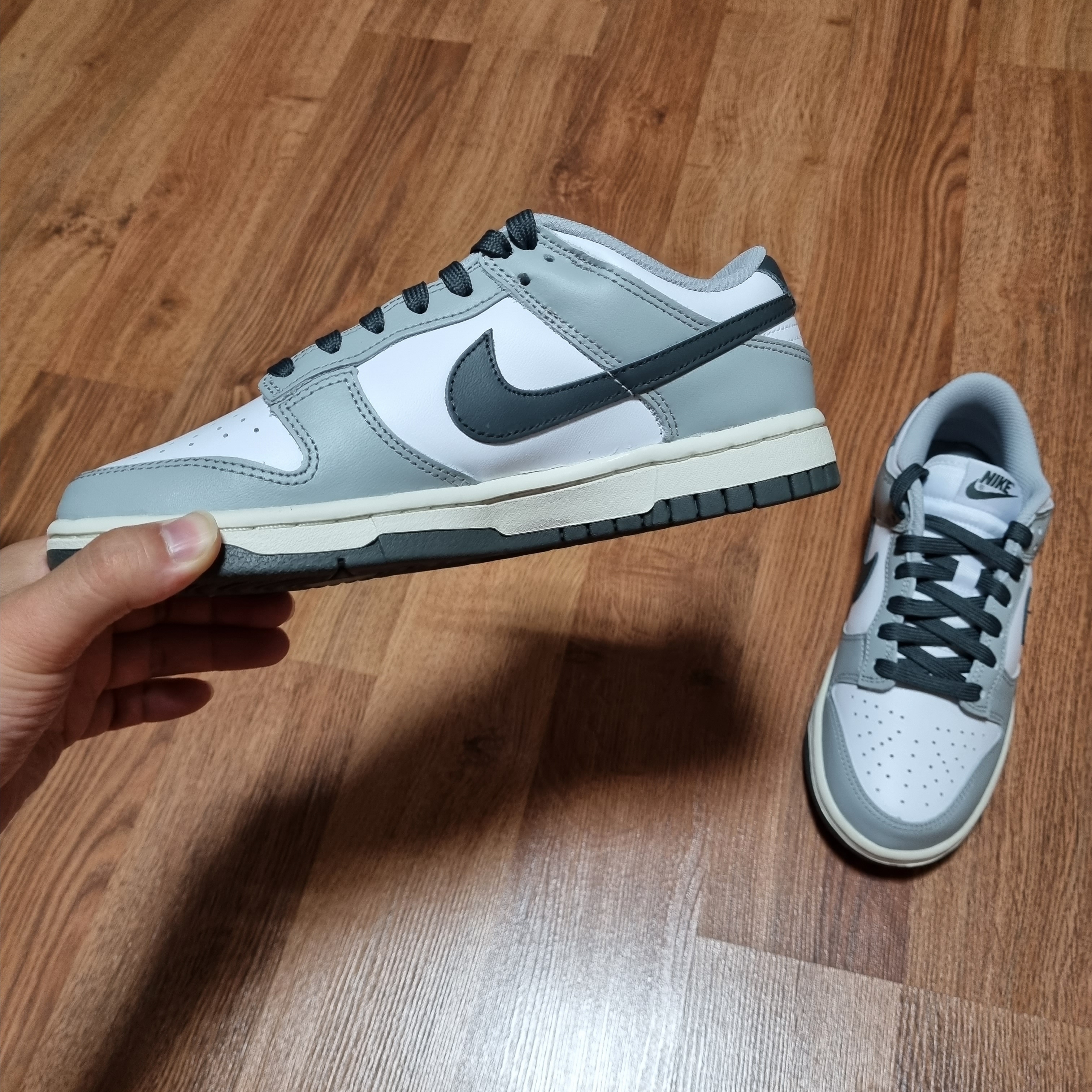 (W) Nike Dunk Low Light Smoke Grey 착용 스타일 - 1