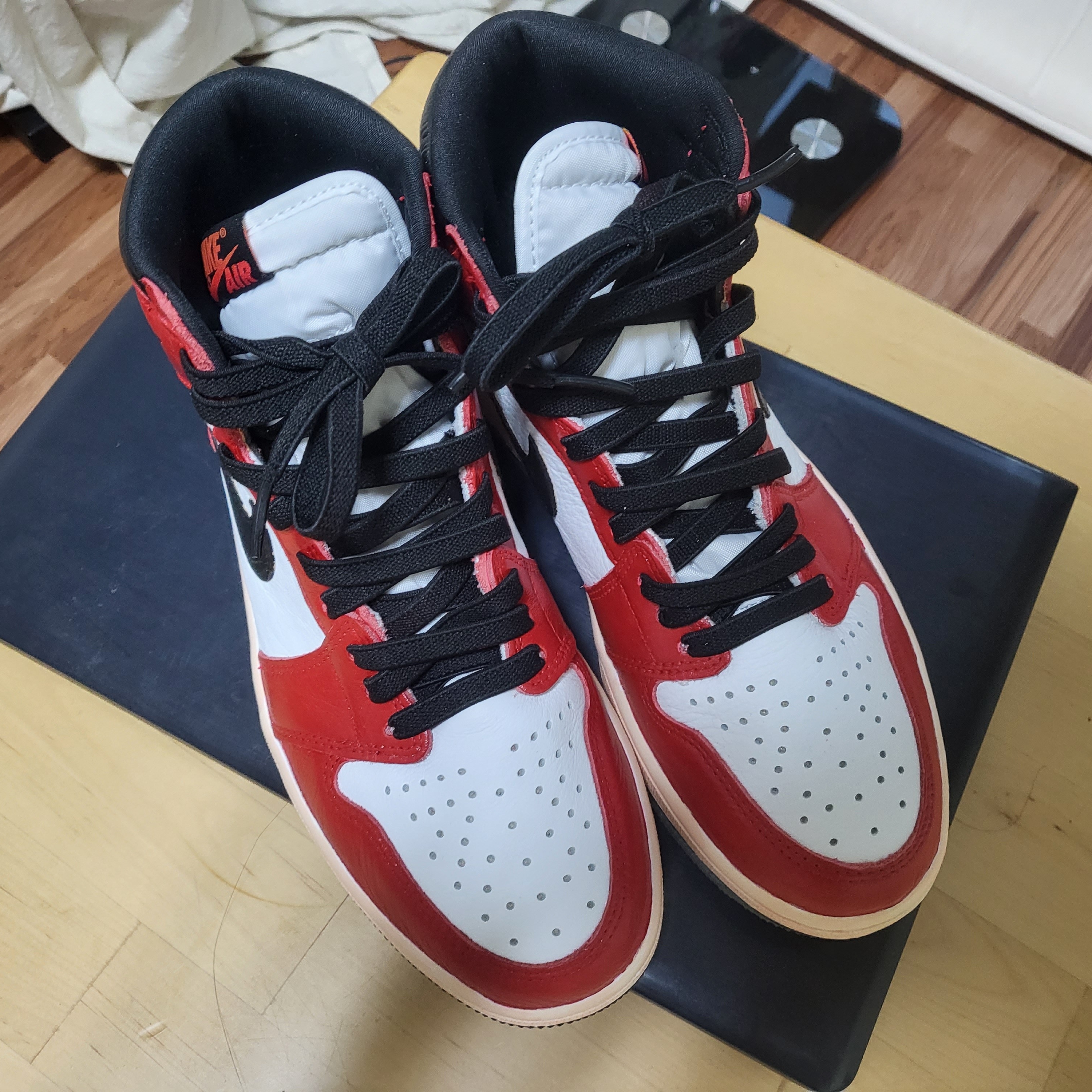 Jordan 1 Retro High OG Light Fusion Red 착용 스타일 - 2